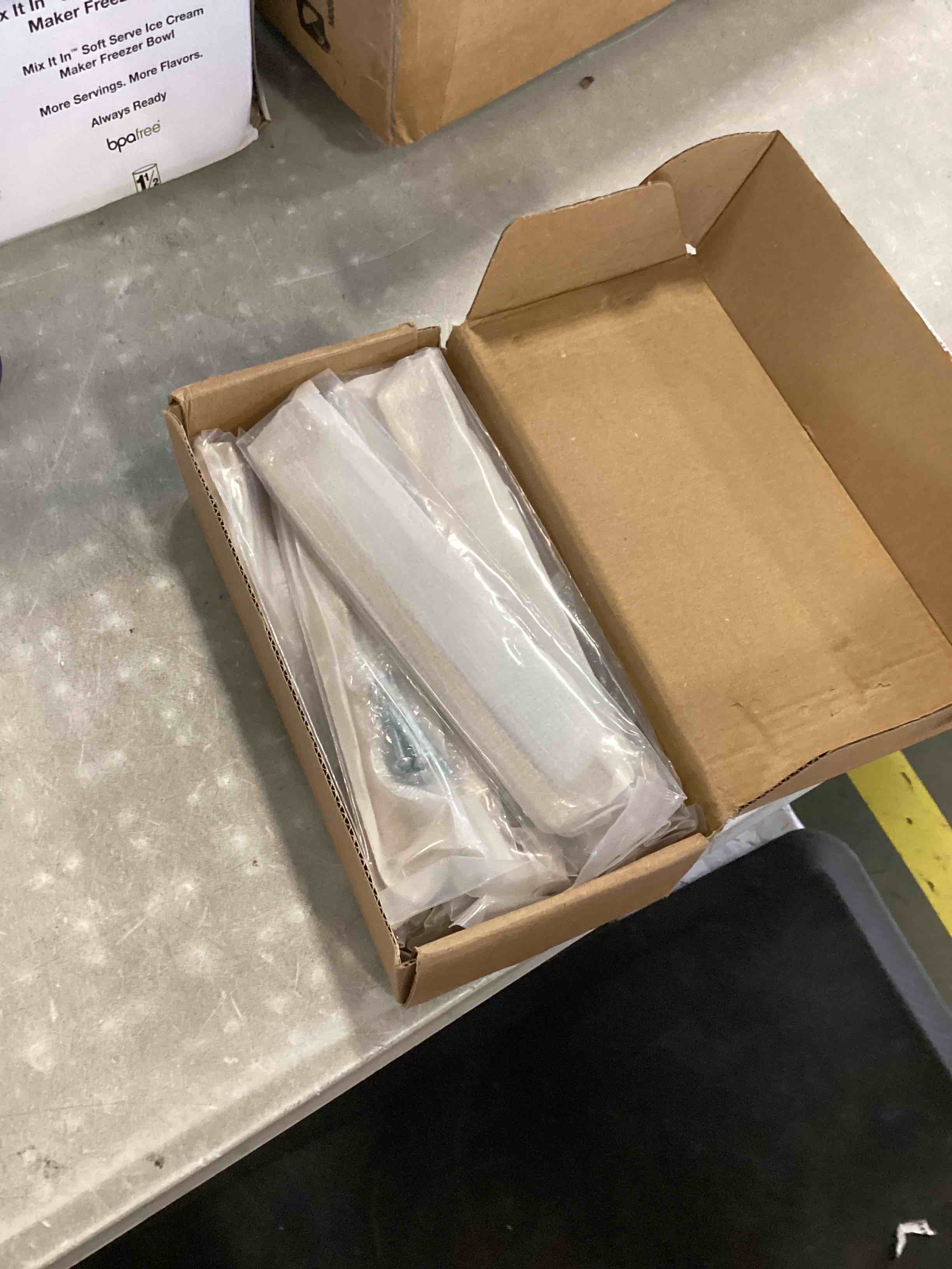 https://s3.amazonaws.com/lotting-images-prod/bidfta/GRN6171147_1718989780591.jpeg