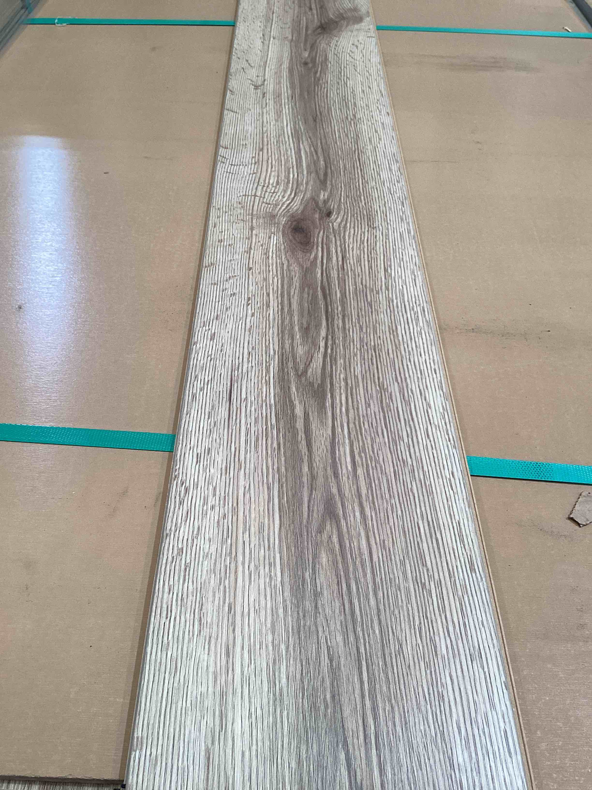 Laminate Wood Flooring (22.66 sq ft/ Box) 56 Boxes = 1268.98 Sq Ft 