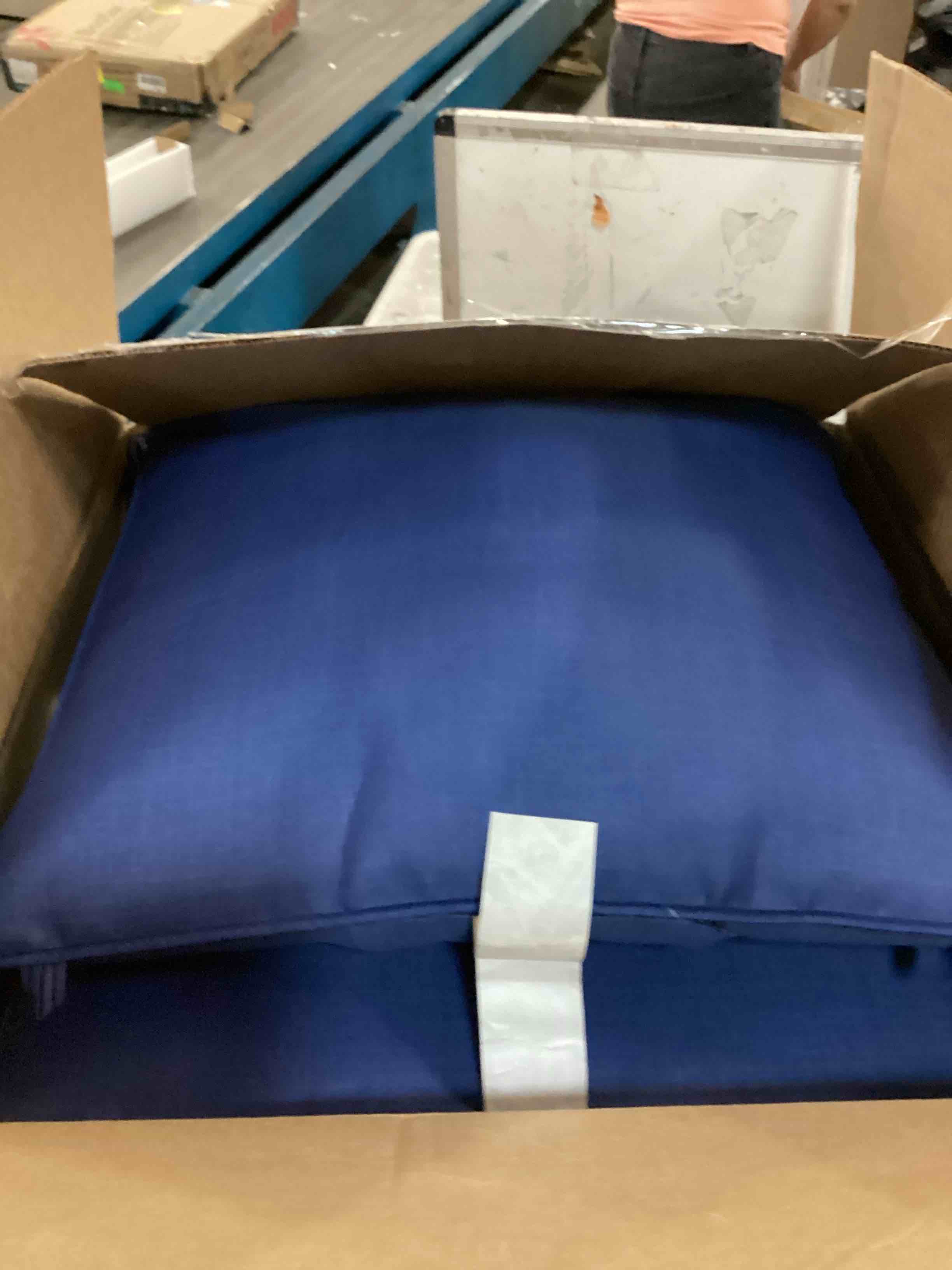 https://s3.amazonaws.com/lotting-images-prod/bidfta/GRN6202340_1713531582454.jpeg