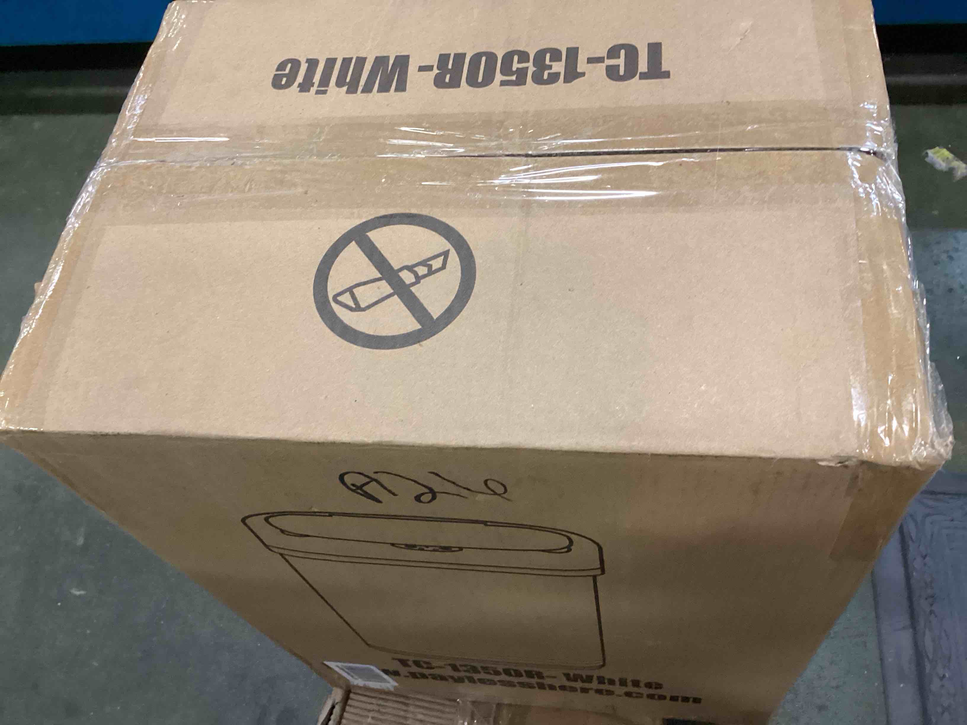 https://s3.amazonaws.com/lotting-images-prod/bidfta/GRN6204529_1712848368889.jpeg