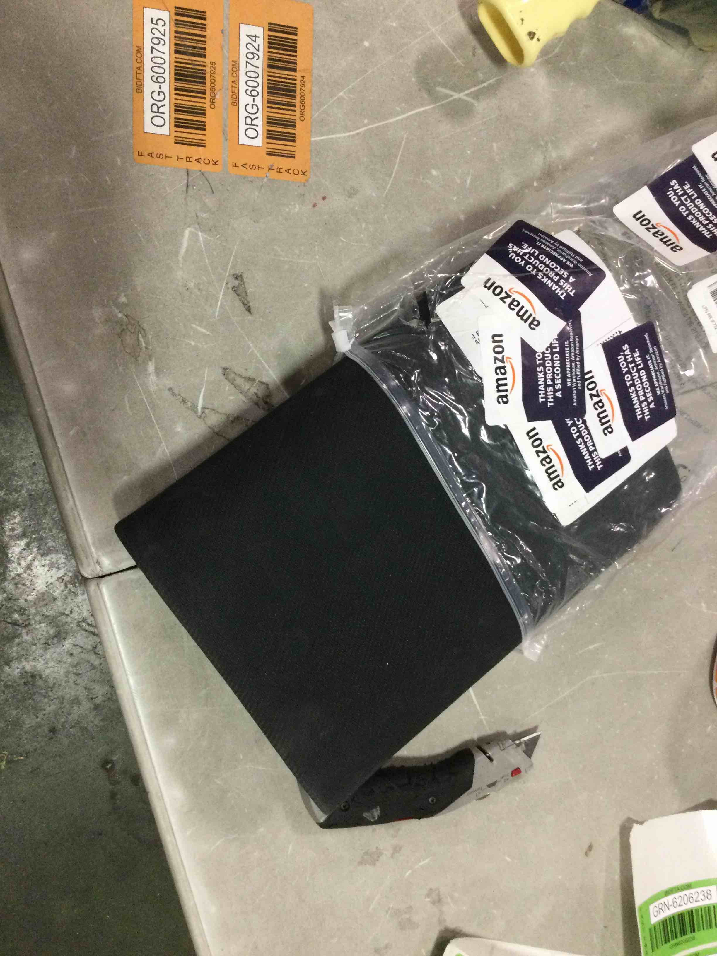 https://s3.amazonaws.com/lotting-images-prod/bidfta/GRN6206238_1712930108355.jpeg