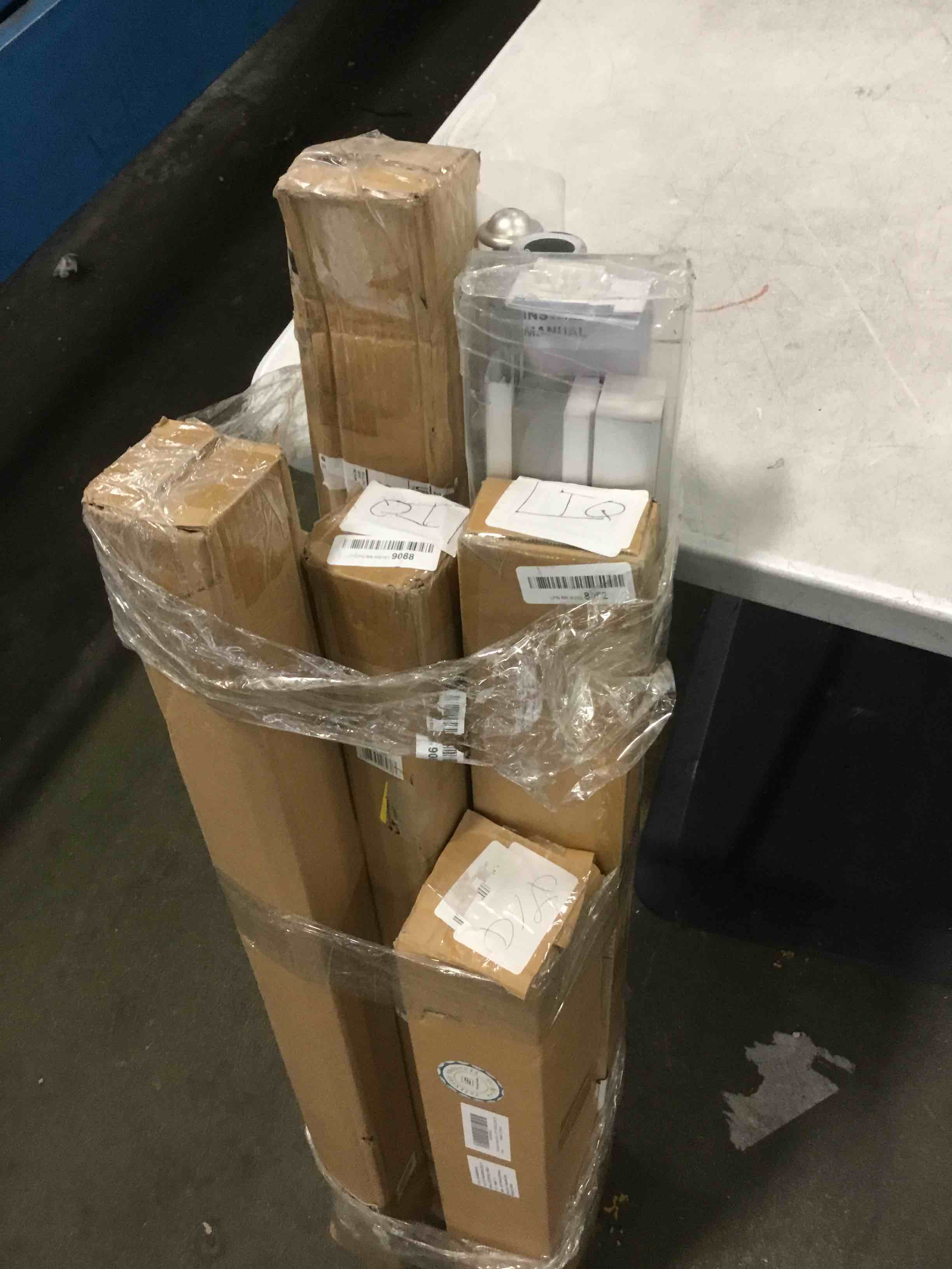 https://s3.amazonaws.com/lotting-images-prod/bidfta/GRN6207950_1712777858048.jpeg