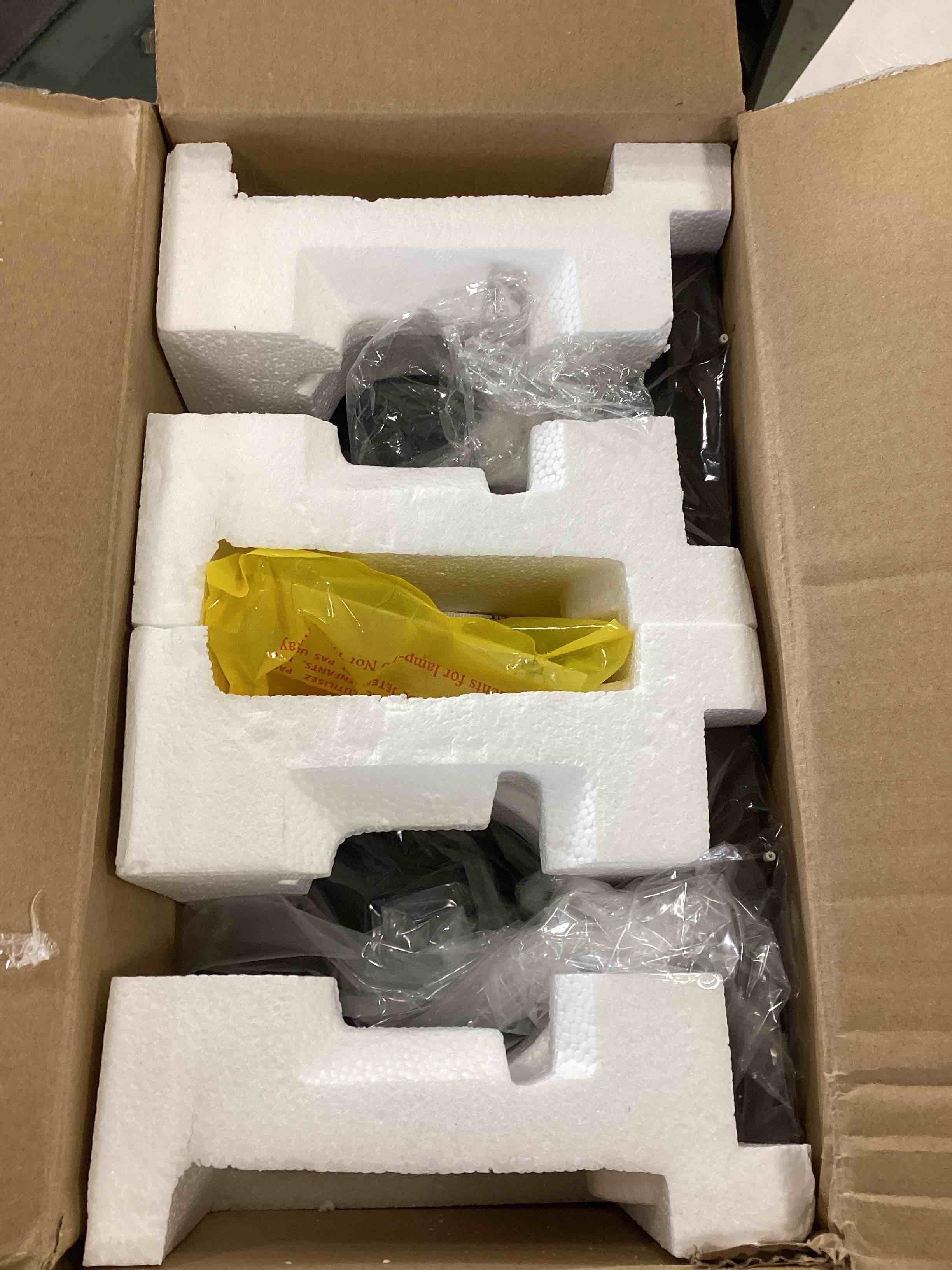 https://s3.amazonaws.com/lotting-images-prod/bidfta/GRN6209690_1713274112917.jpeg