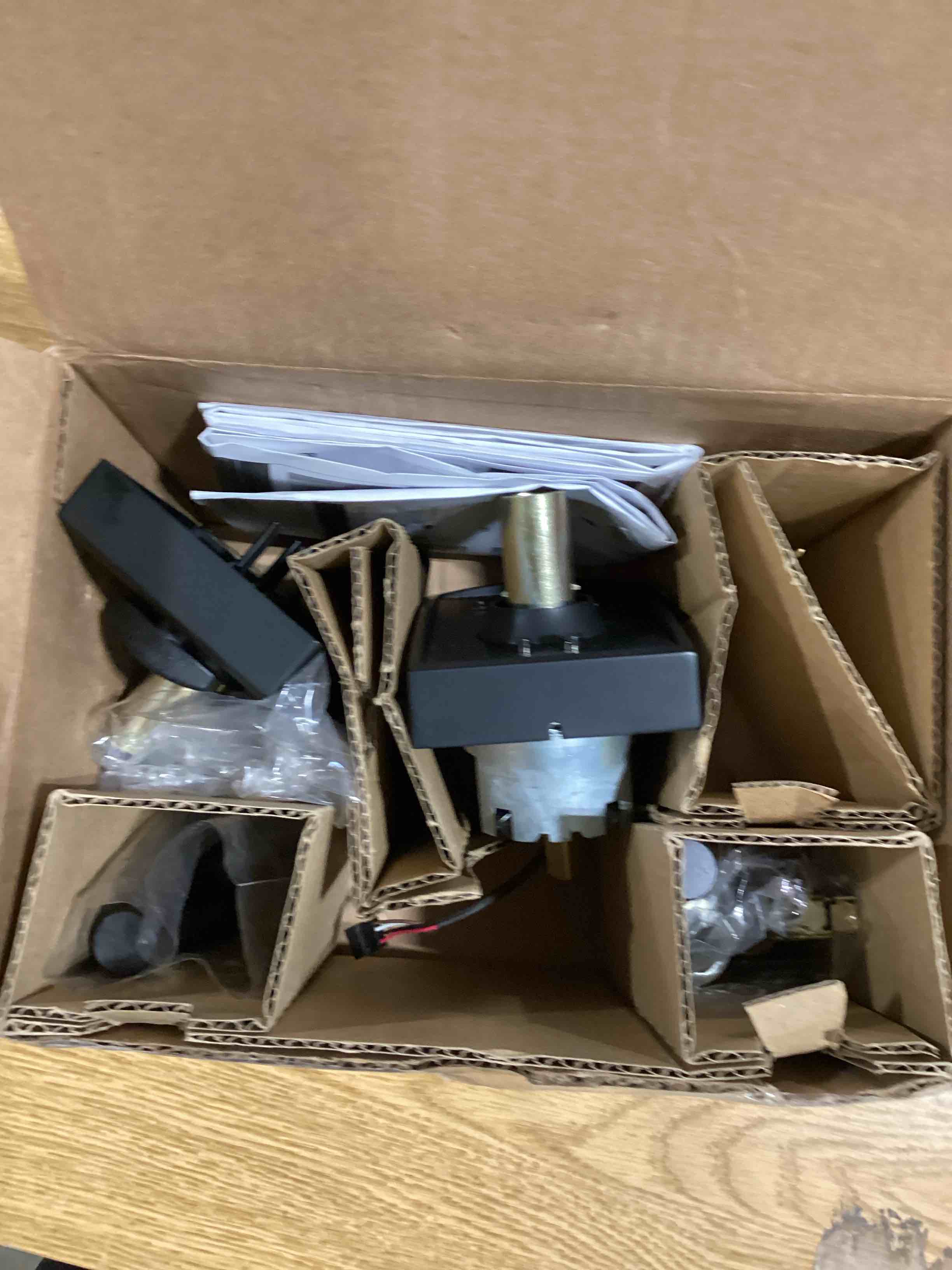 https://s3.amazonaws.com/lotting-images-prod/bidfta/GRN6212068_1714482933540.jpeg