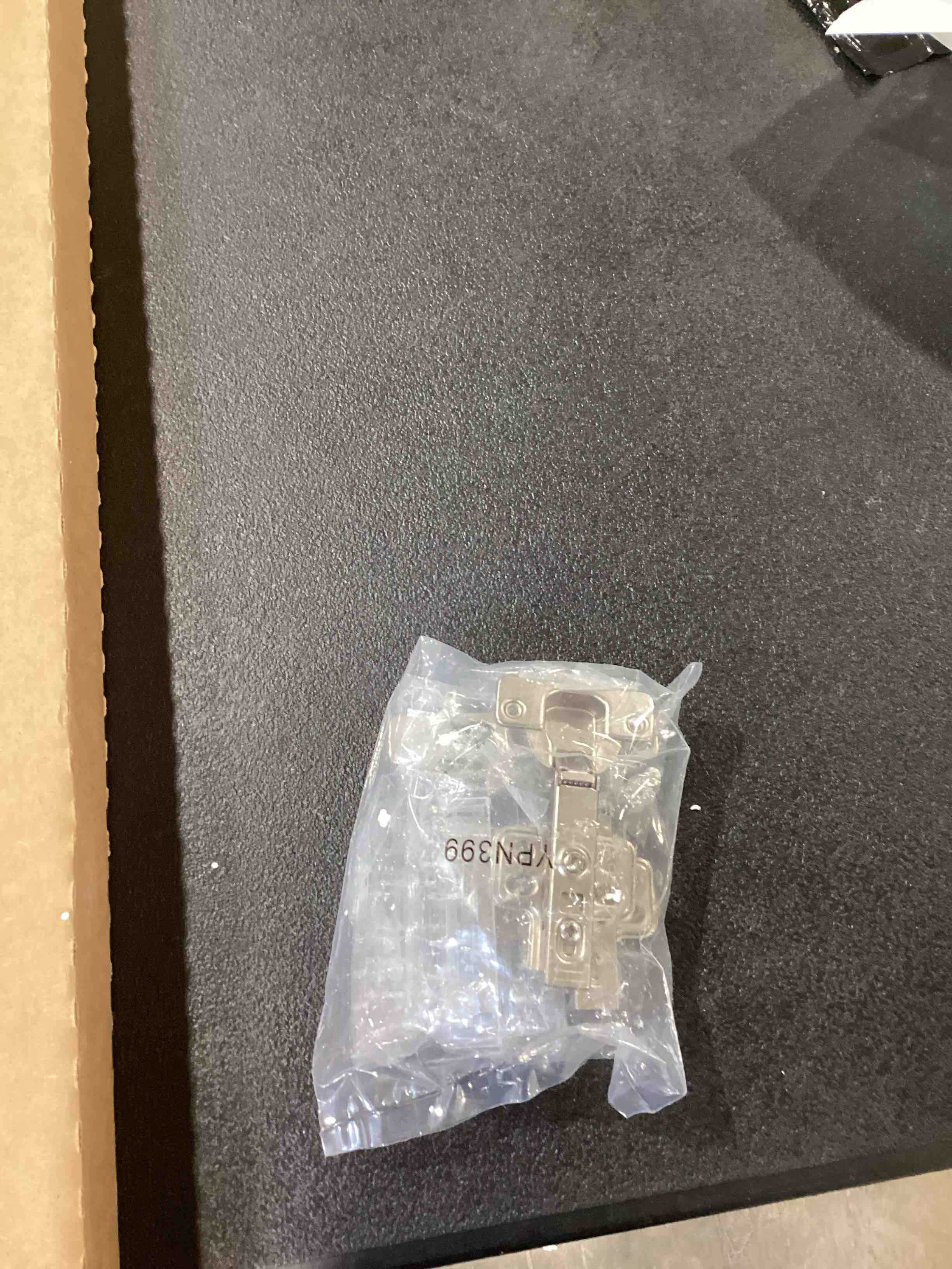 https://s3.amazonaws.com/lotting-images-prod/bidfta/GRN6213612_1714495291056.jpeg