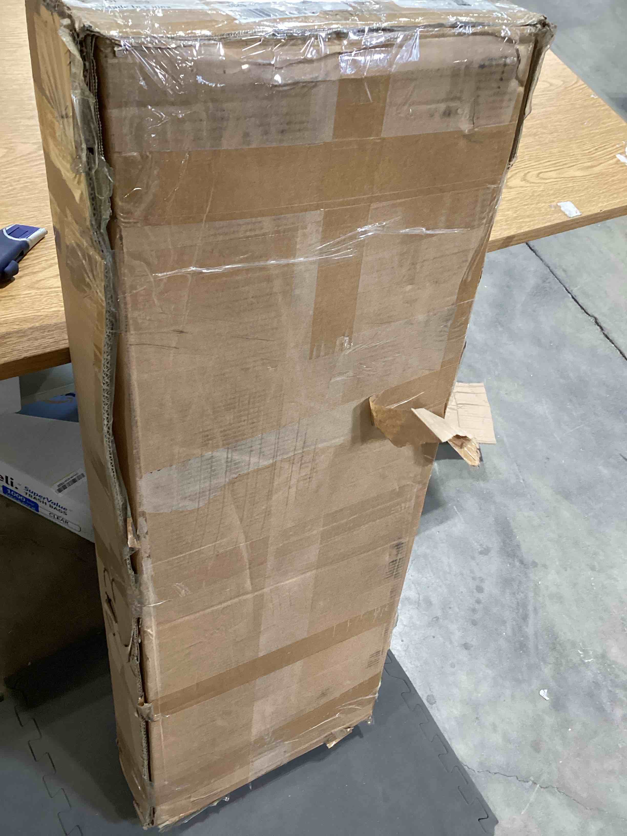 https://s3.amazonaws.com/lotting-images-prod/bidfta/GRN6214644_1716486854102.jpeg