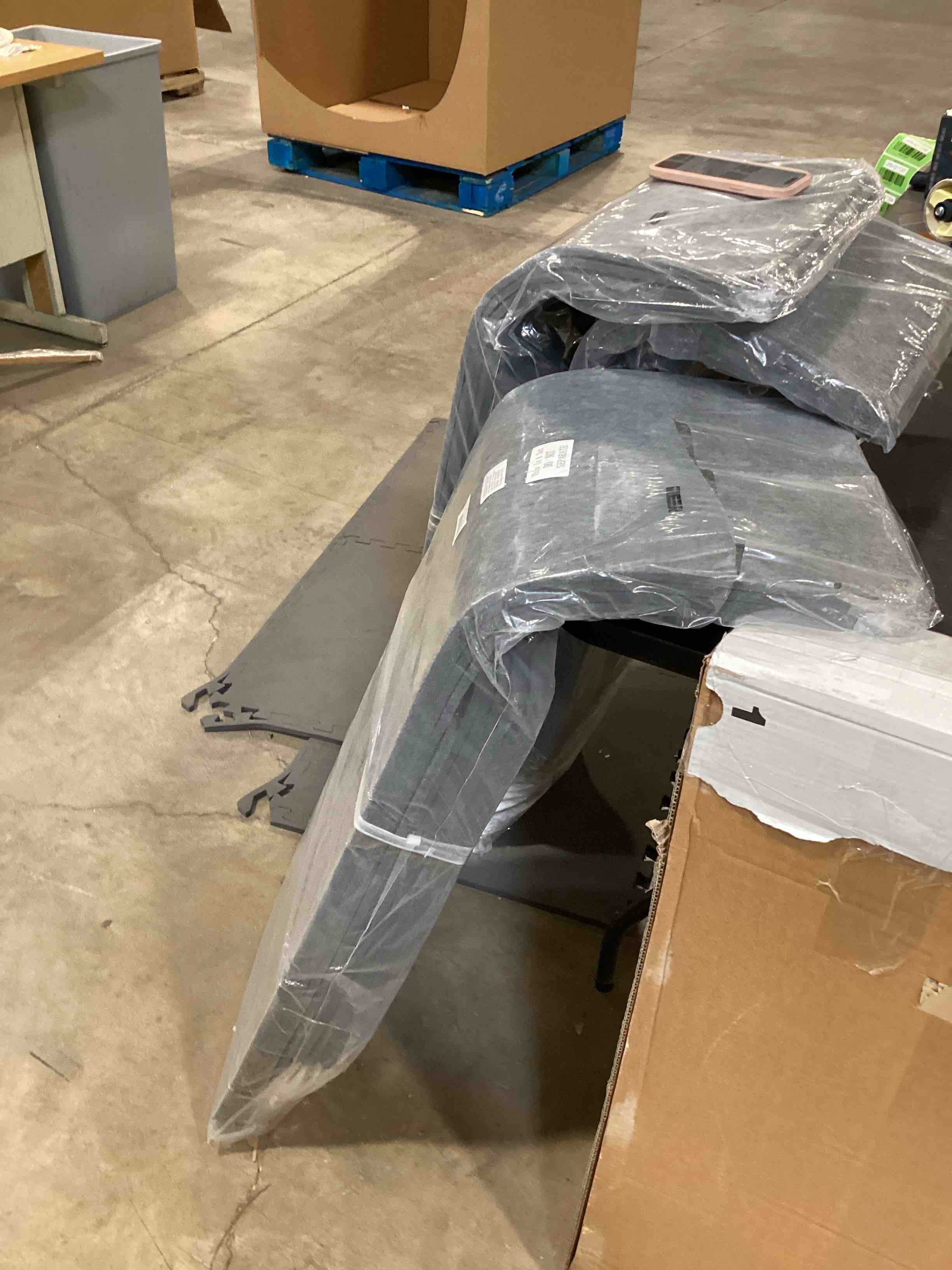 https://s3.amazonaws.com/lotting-images-prod/bidfta/GRN6217283_1718132797856.jpeg