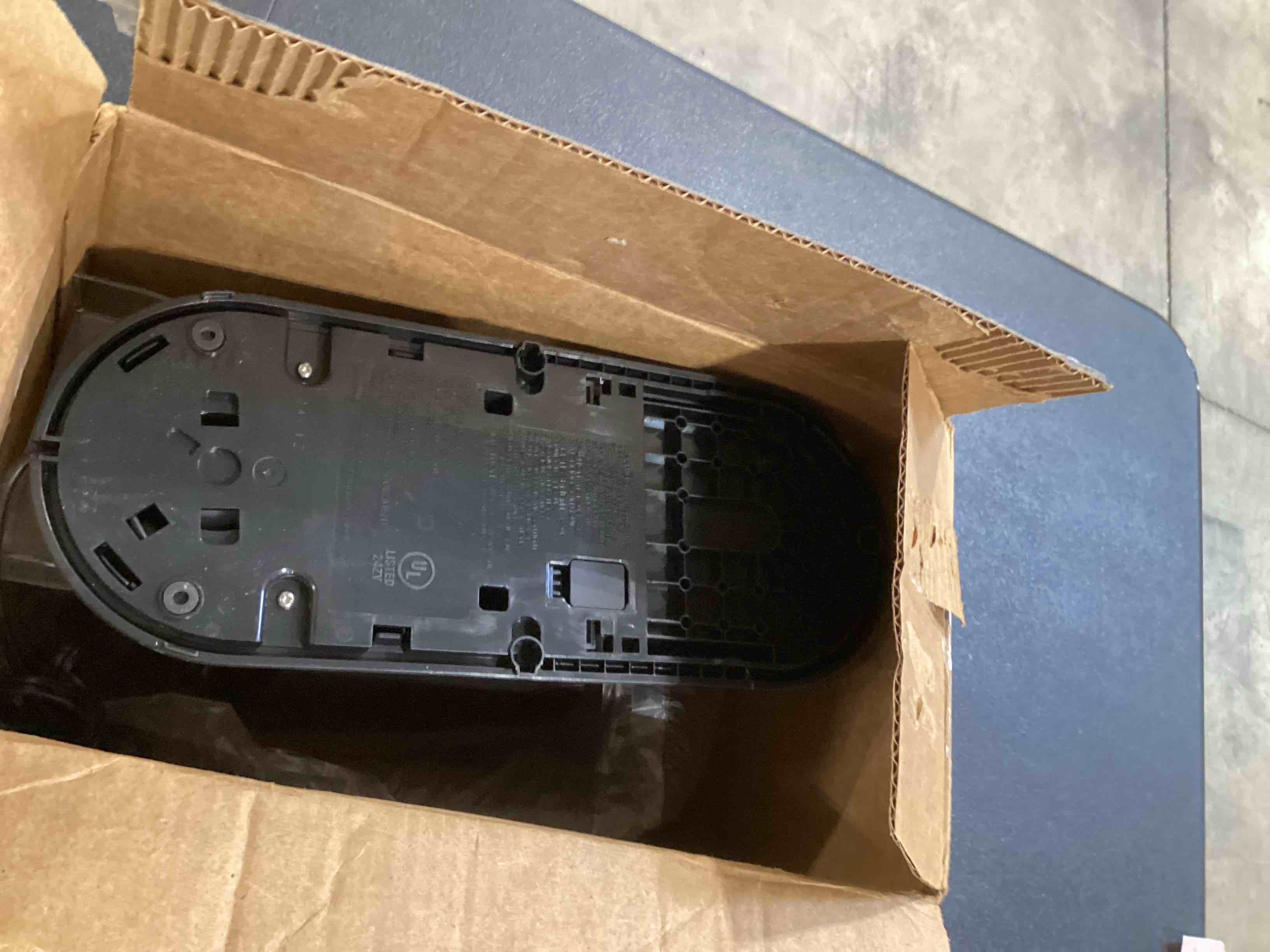 https://s3.amazonaws.com/lotting-images-prod/bidfta/GRN6217982_1715966653152.jpeg