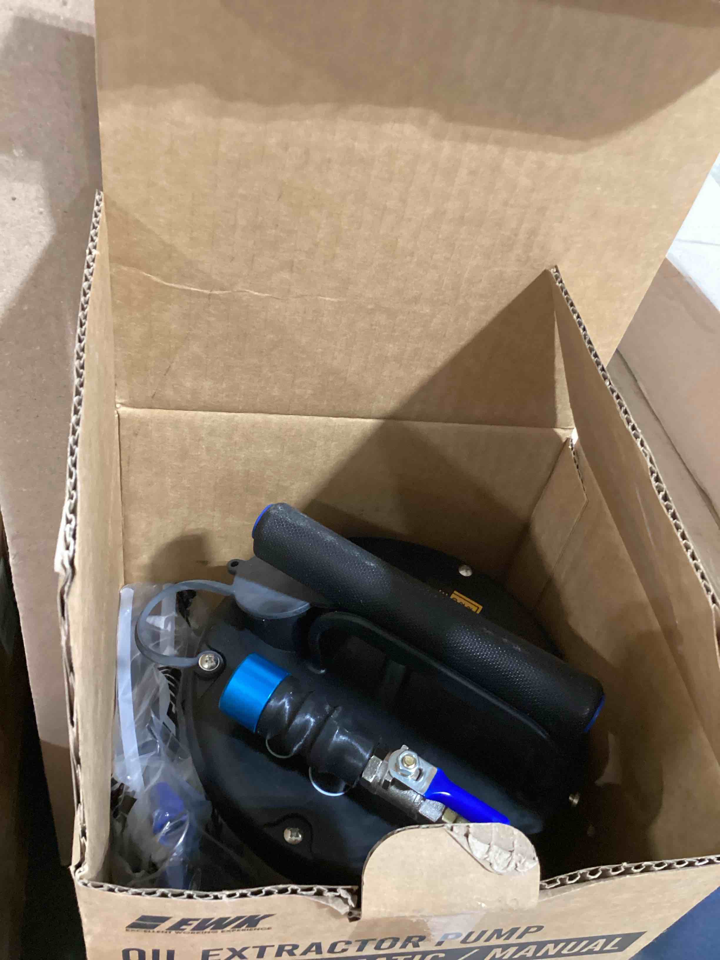 https://s3.amazonaws.com/lotting-images-prod/bidfta/GRN6218002_1716206846224.jpeg