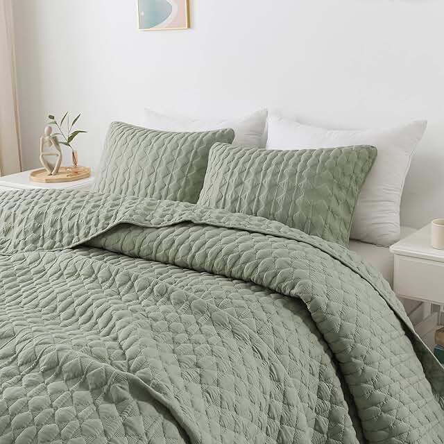 Green Queen Size Quilt(Similar to Stock Photo)