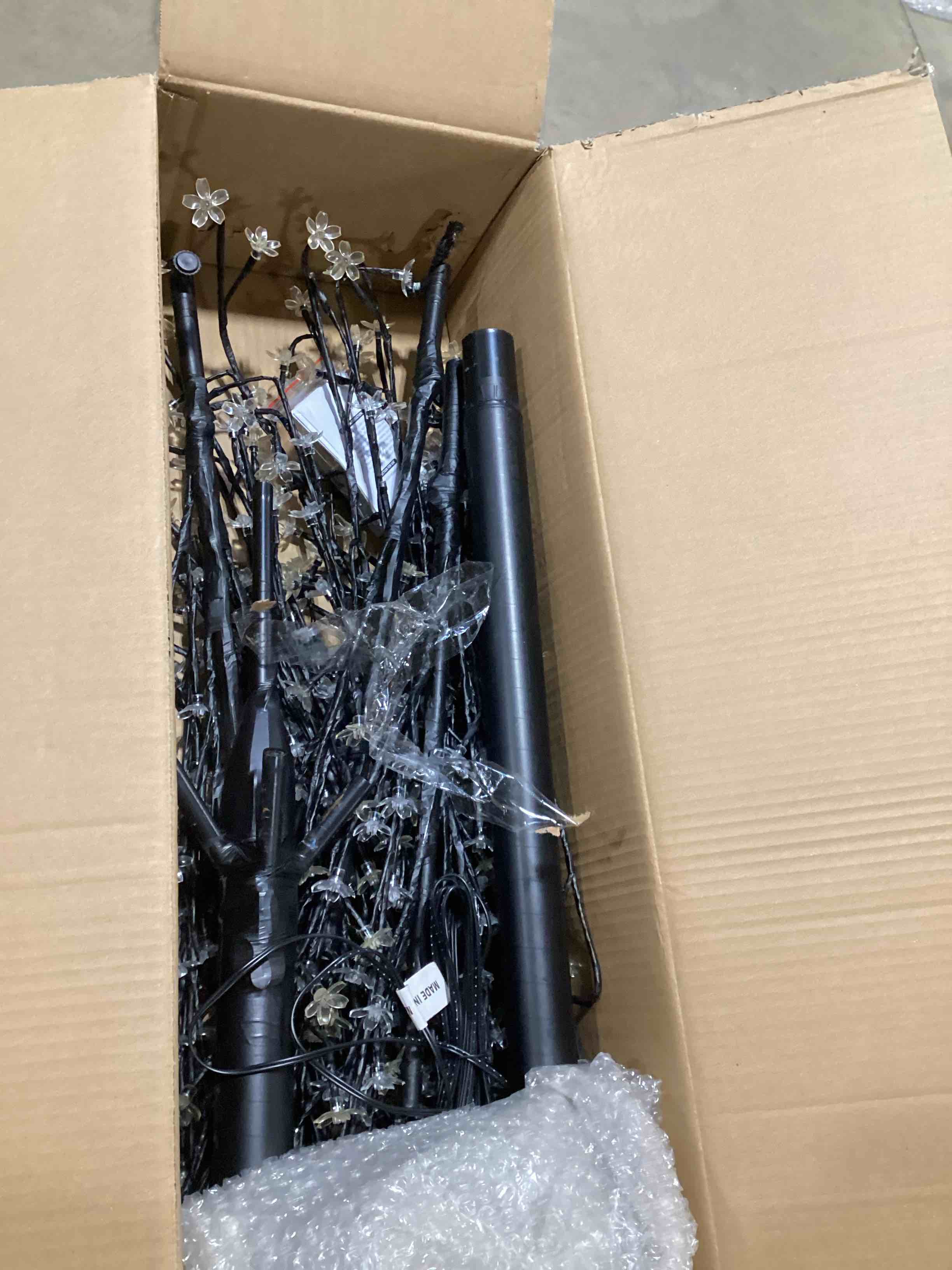 https://s3.amazonaws.com/lotting-images-prod/bidfta/GRN6221611_1715599268701.jpeg
