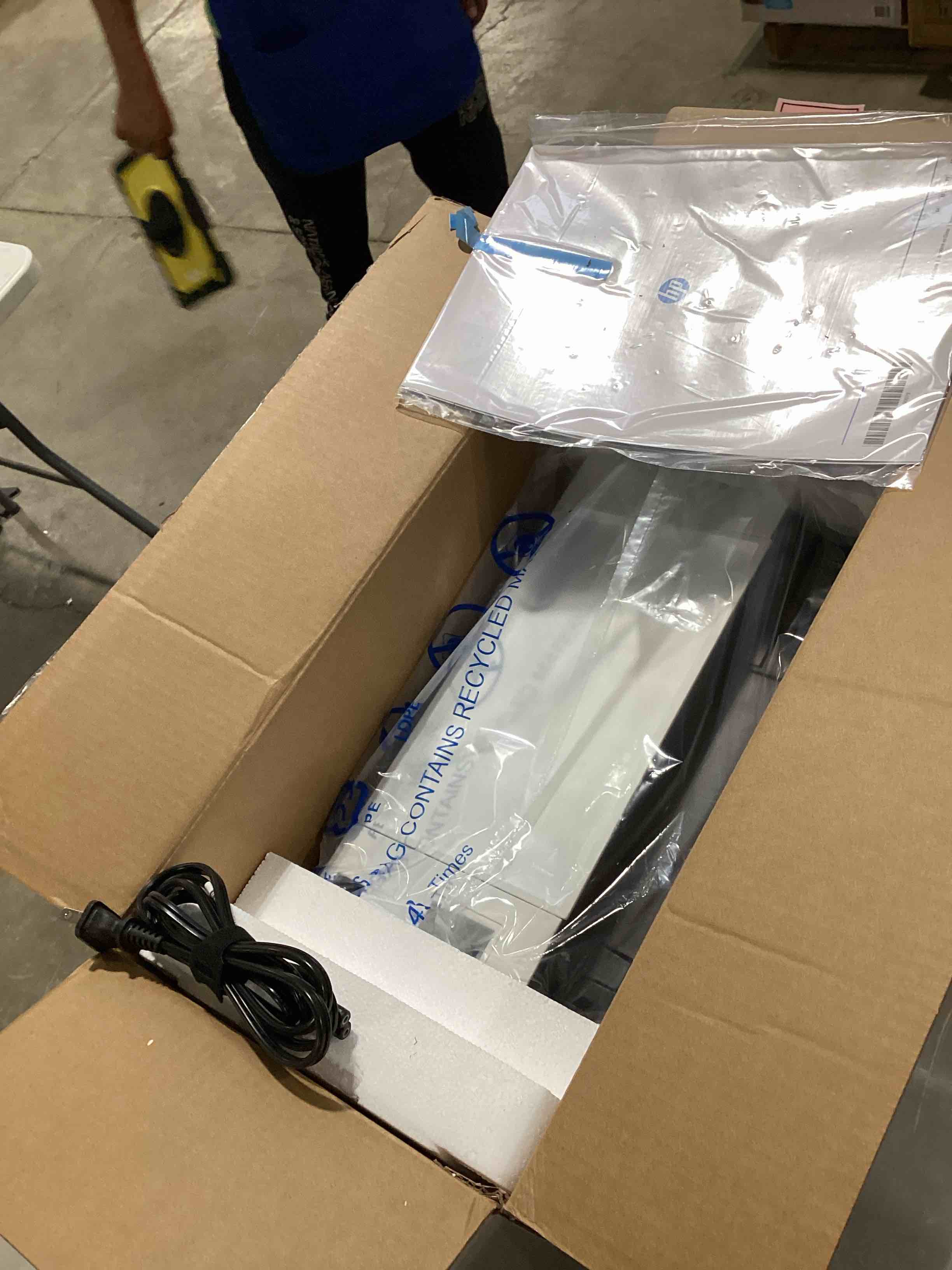 https://s3.amazonaws.com/lotting-images-prod/bidfta/GRN6222395_1716898499147.jpeg