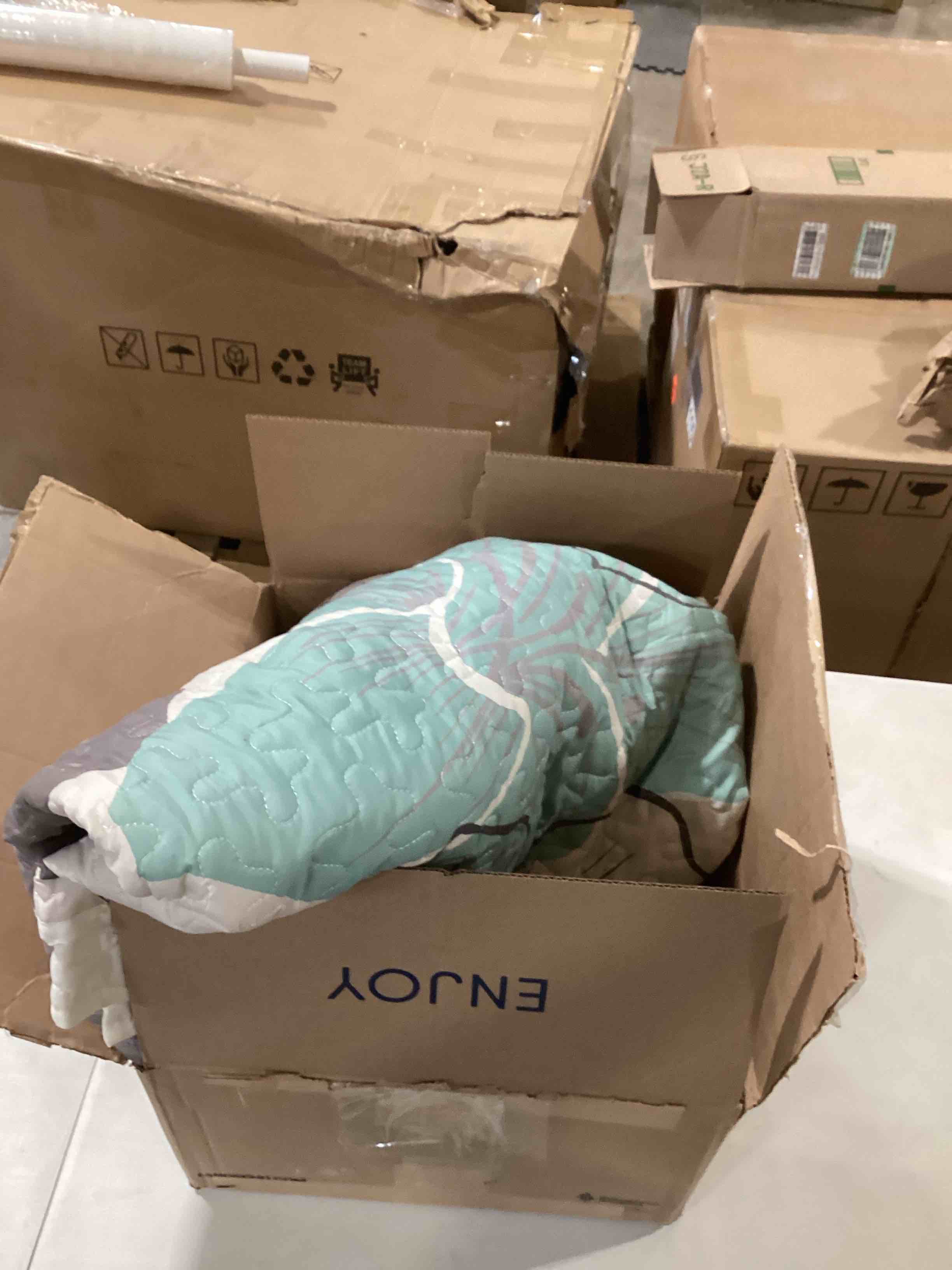 https://s3.amazonaws.com/lotting-images-prod/bidfta/GRN6223198_1715603722453.jpeg