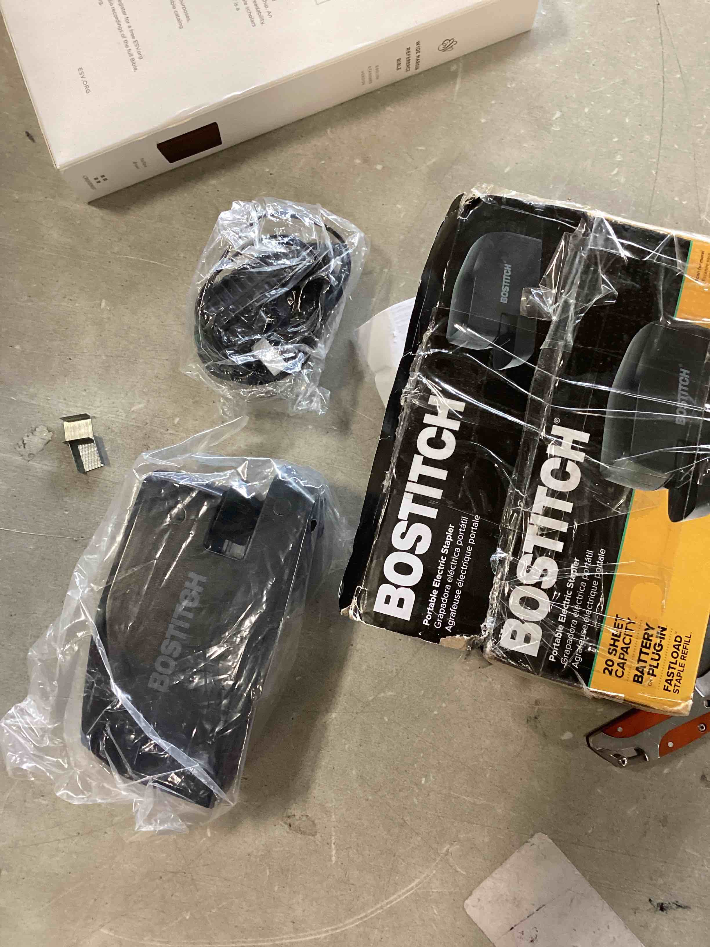 https://s3.amazonaws.com/lotting-images-prod/bidfta/GRN6230201_1713363905573.jpeg