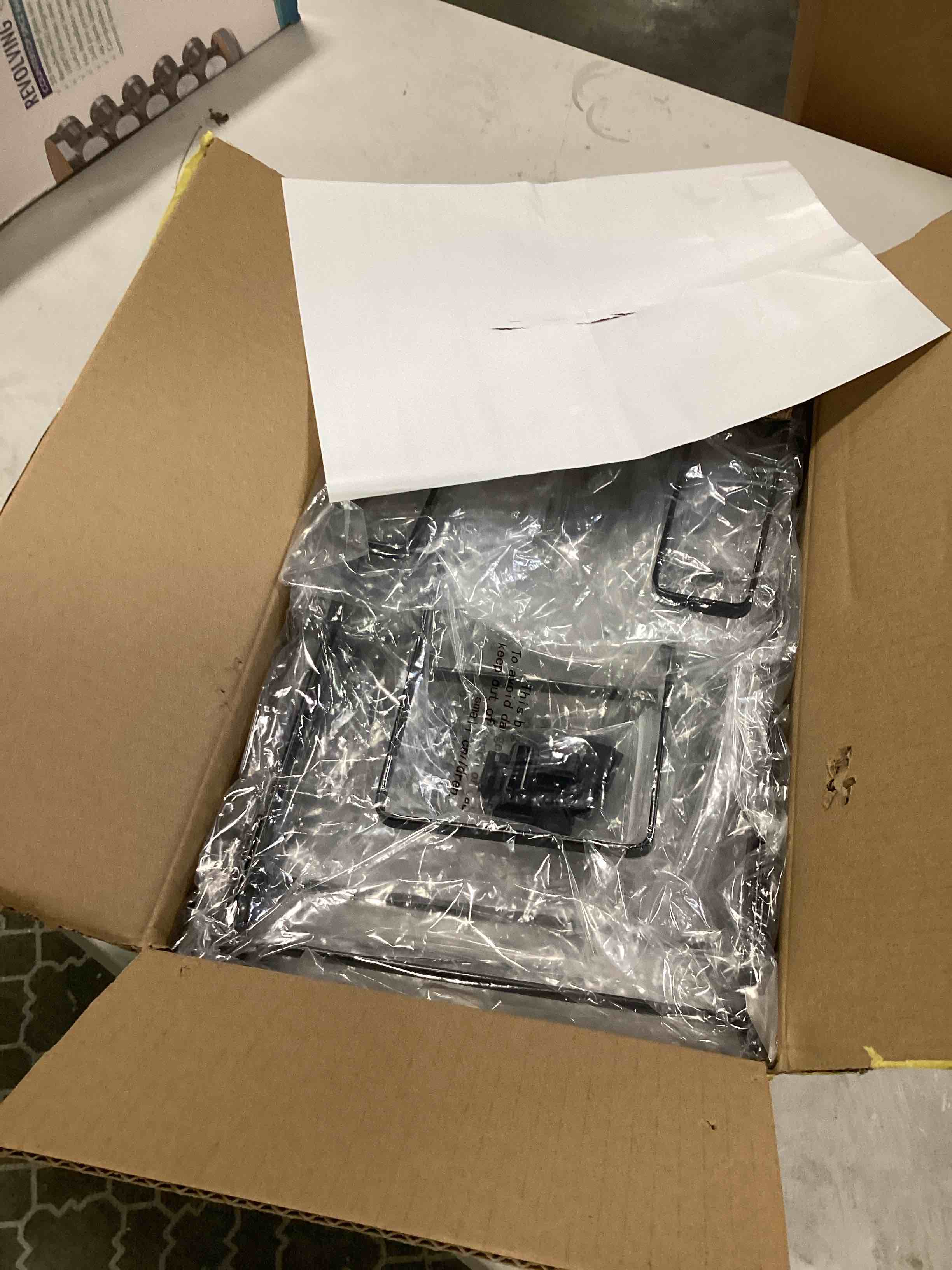 https://s3.amazonaws.com/lotting-images-prod/bidfta/GRN6240171_1715109806613.jpeg