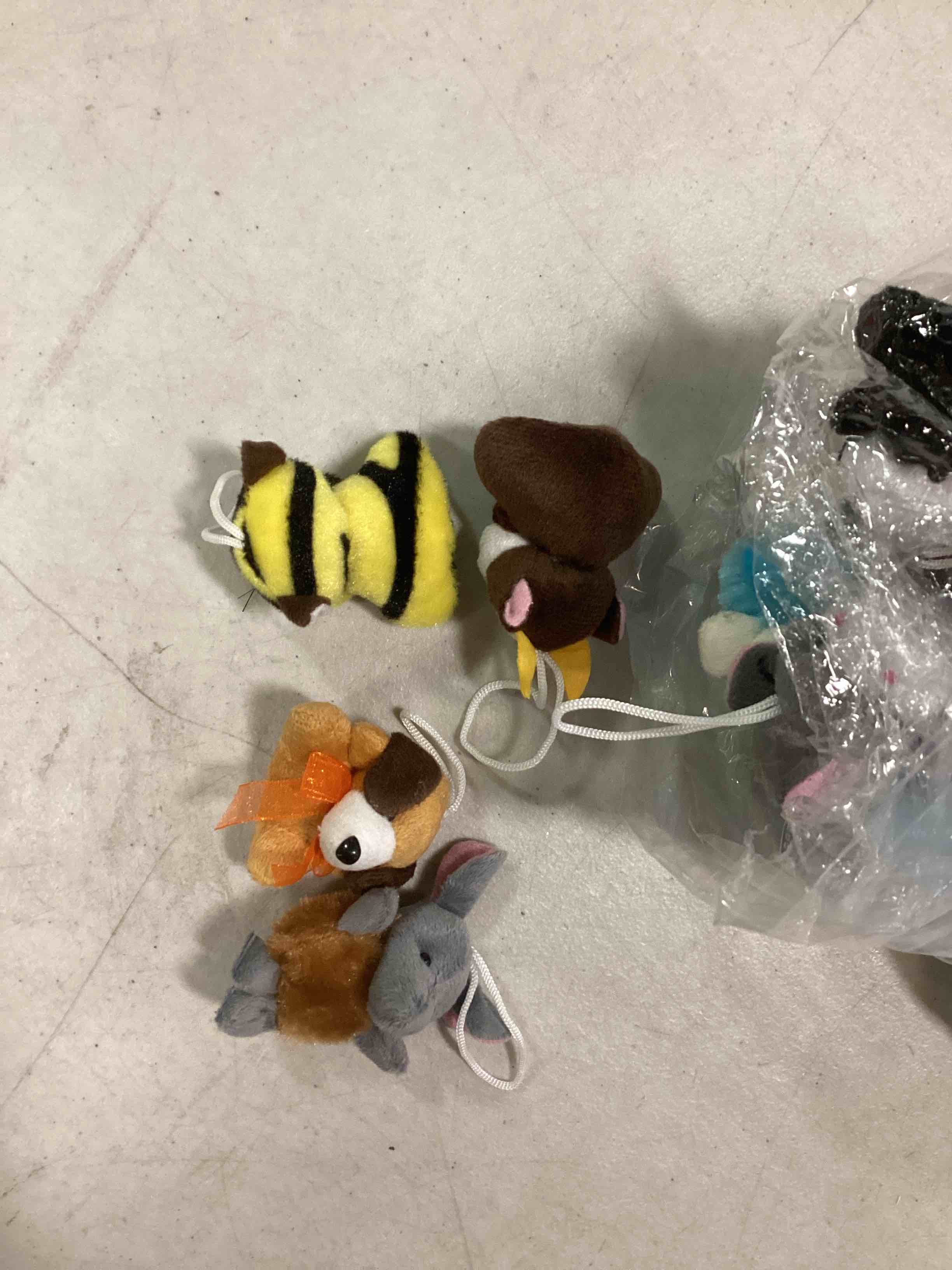https://s3.amazonaws.com/lotting-images-prod/bidfta/GRN6240997_1713552800888.jpeg