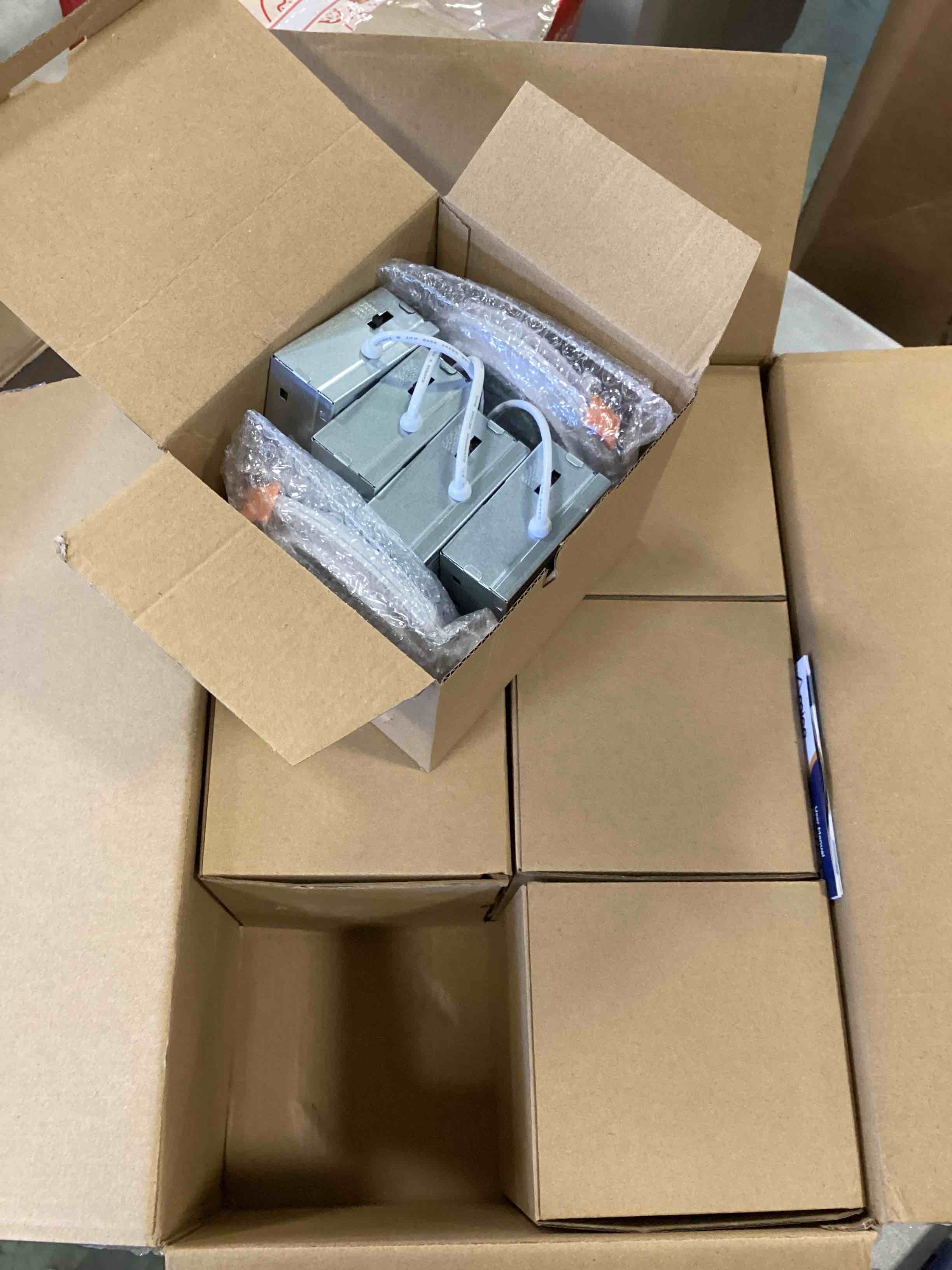 https://s3.amazonaws.com/lotting-images-prod/bidfta/GRN6244577_1714053225712.jpeg