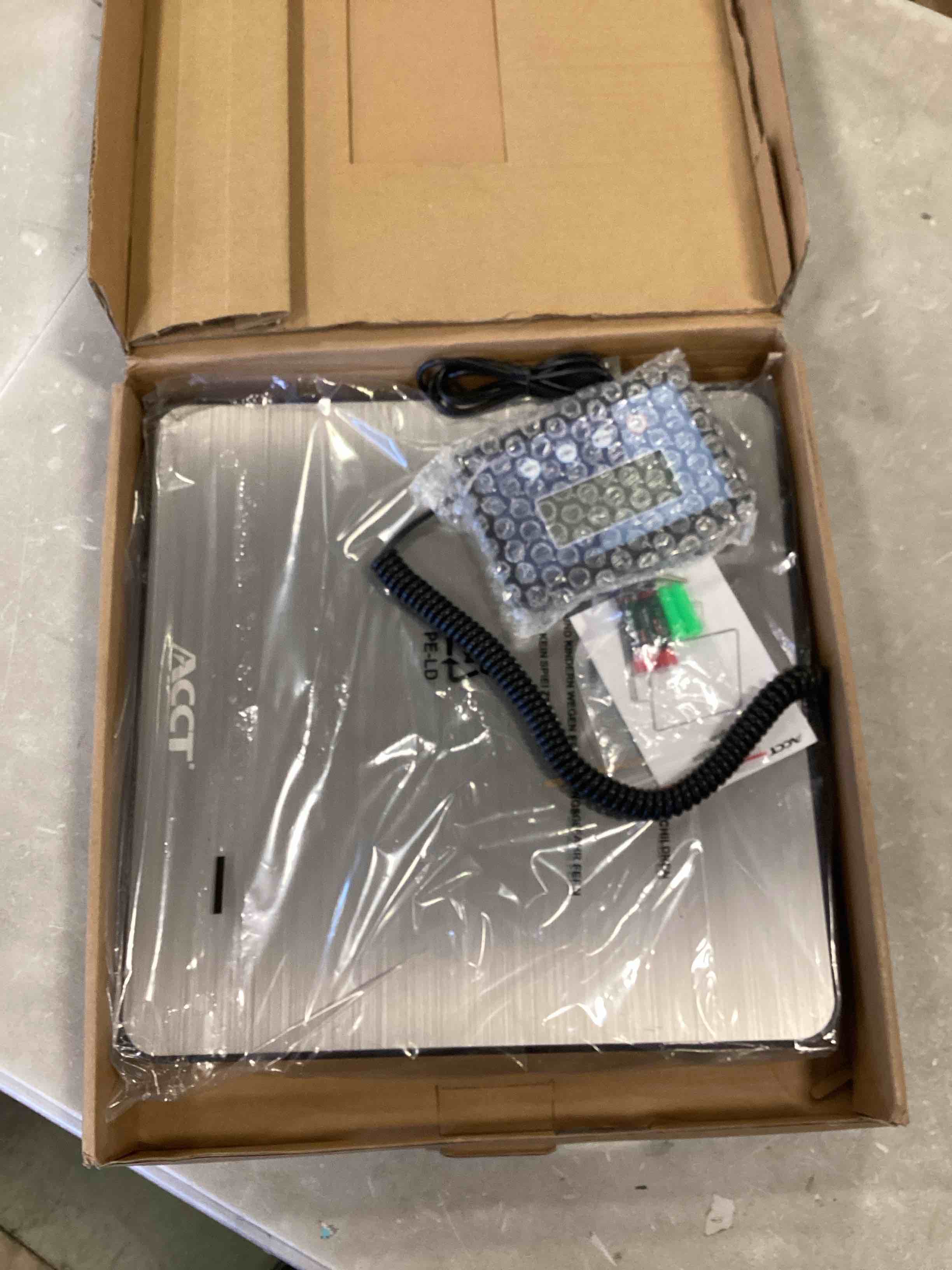 https://s3.amazonaws.com/lotting-images-prod/bidfta/GRN6244762_1714075831085.jpeg