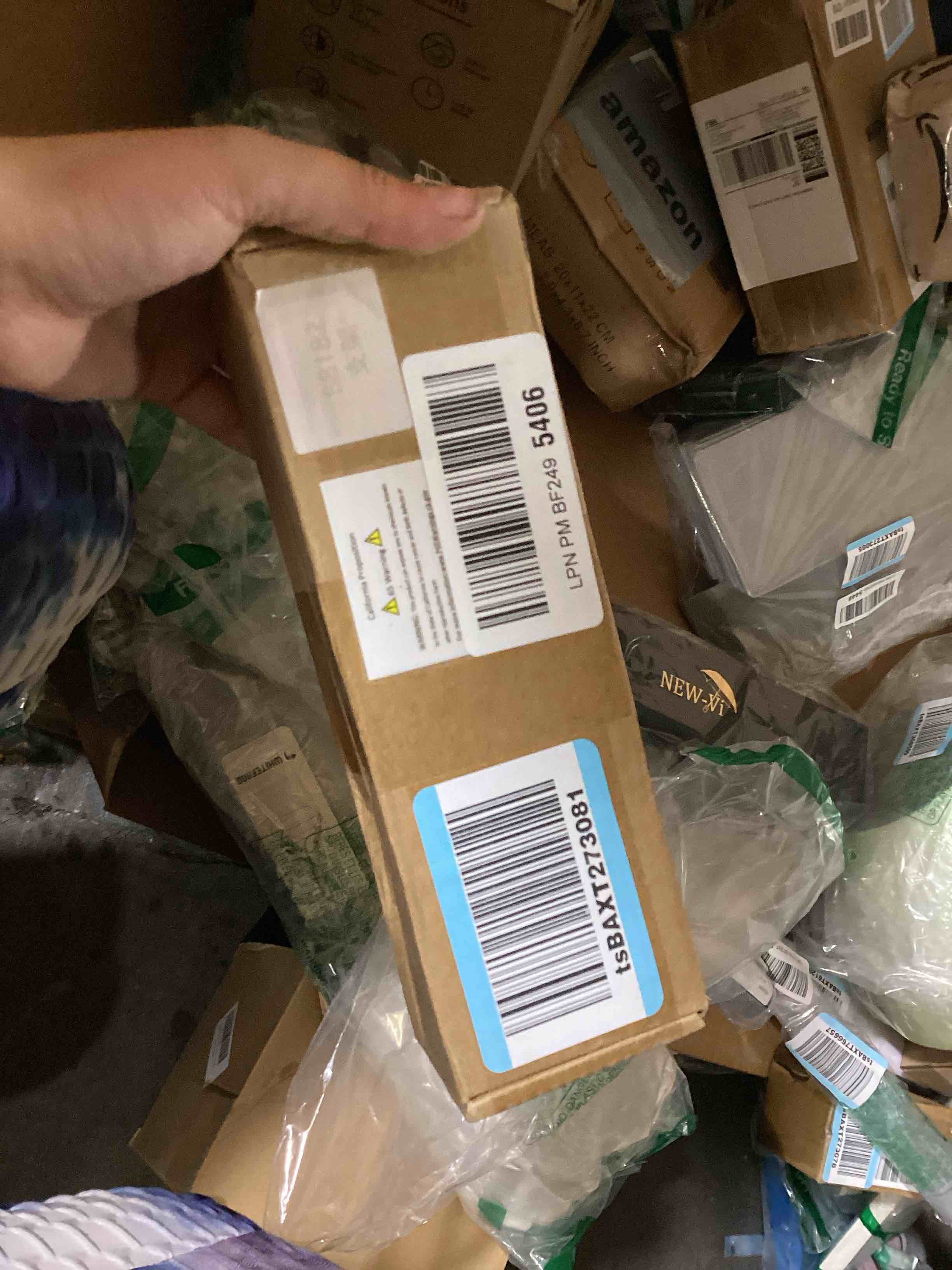 https://s3.amazonaws.com/lotting-images-prod/bidfta/GRN6254978_1722632203743.jpeg