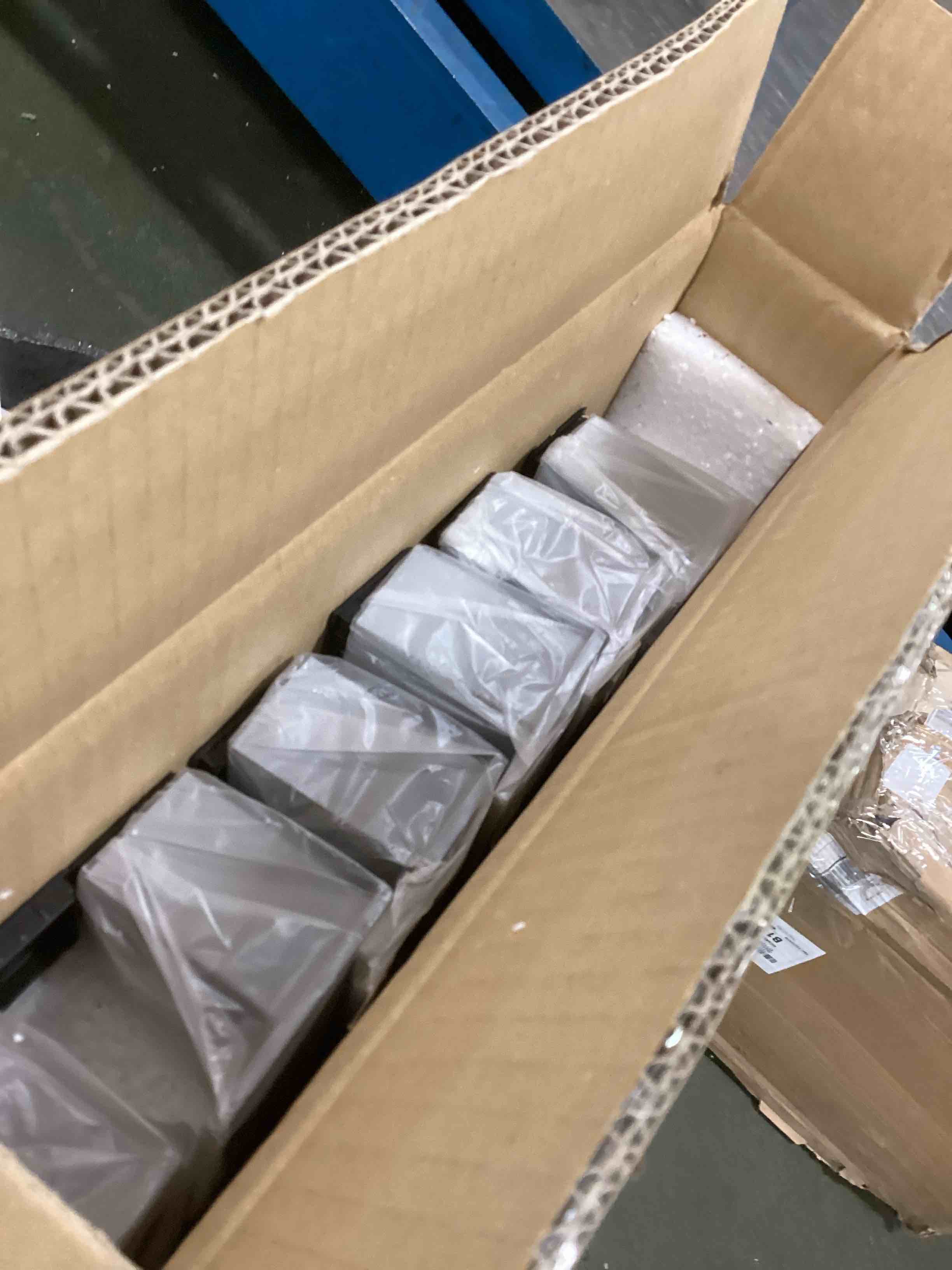 https://s3.amazonaws.com/lotting-images-prod/bidfta/GRN6265210_1712754707273.jpeg
