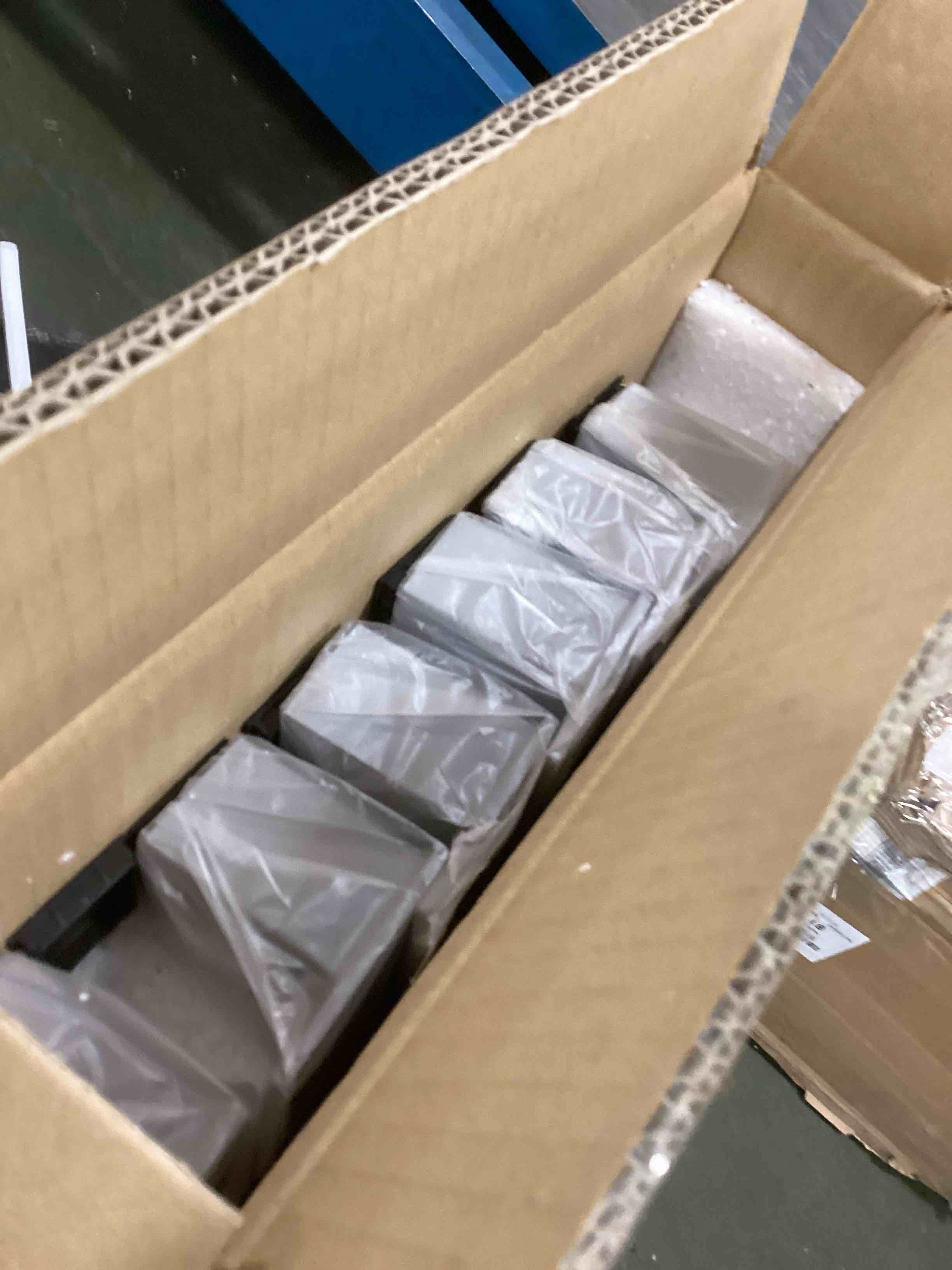 https://s3.amazonaws.com/lotting-images-prod/bidfta/GRN6265210_1712754707963.jpeg