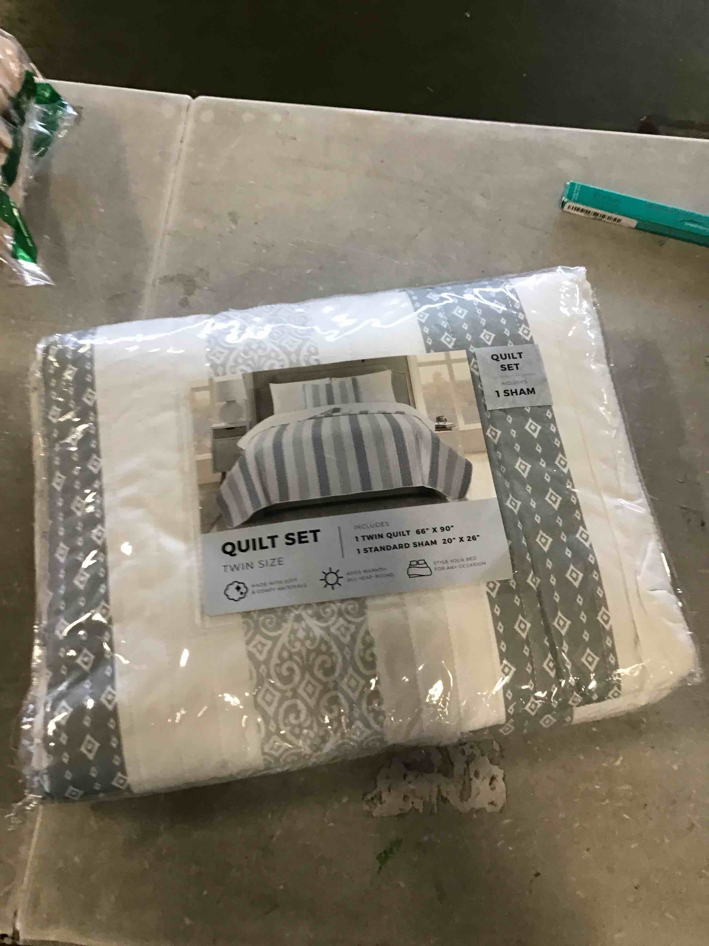 https://s3.amazonaws.com/lotting-images-prod/bidfta/GRN6266024_1716047568558.jpeg