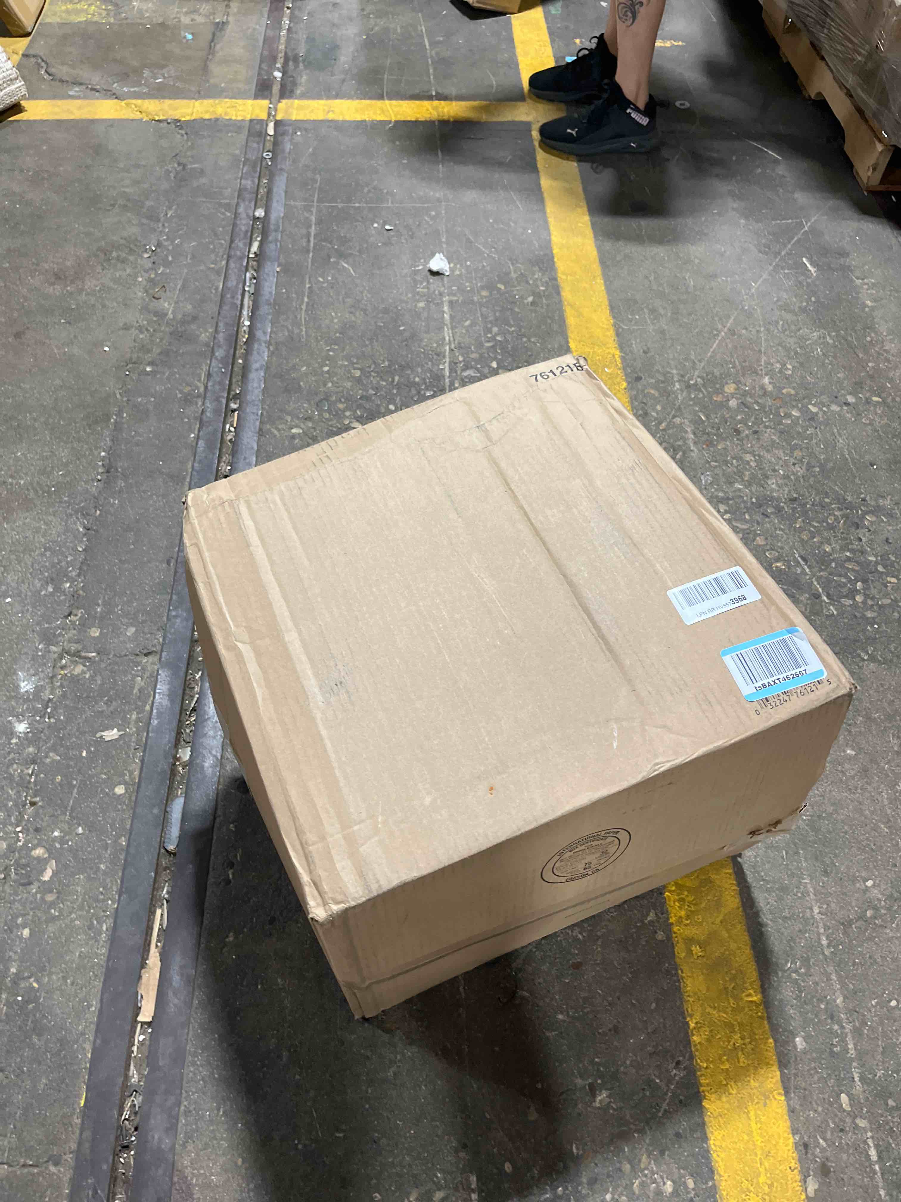 https://s3.amazonaws.com/lotting-images-prod/bidfta/GRN6280467_1716403620096.jpeg