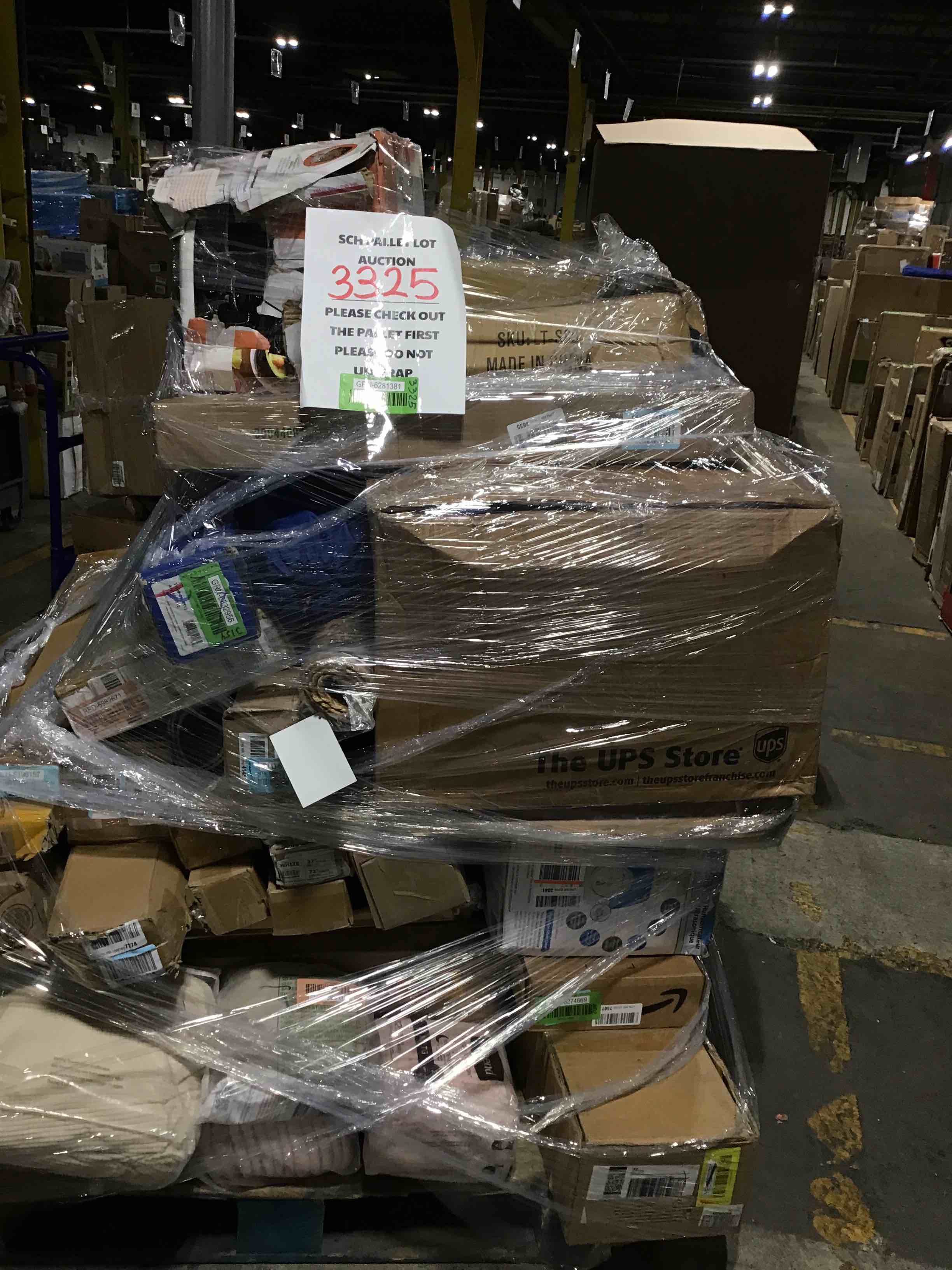 Pallet Lot In furniture and house goods - NONREFUNDABLE