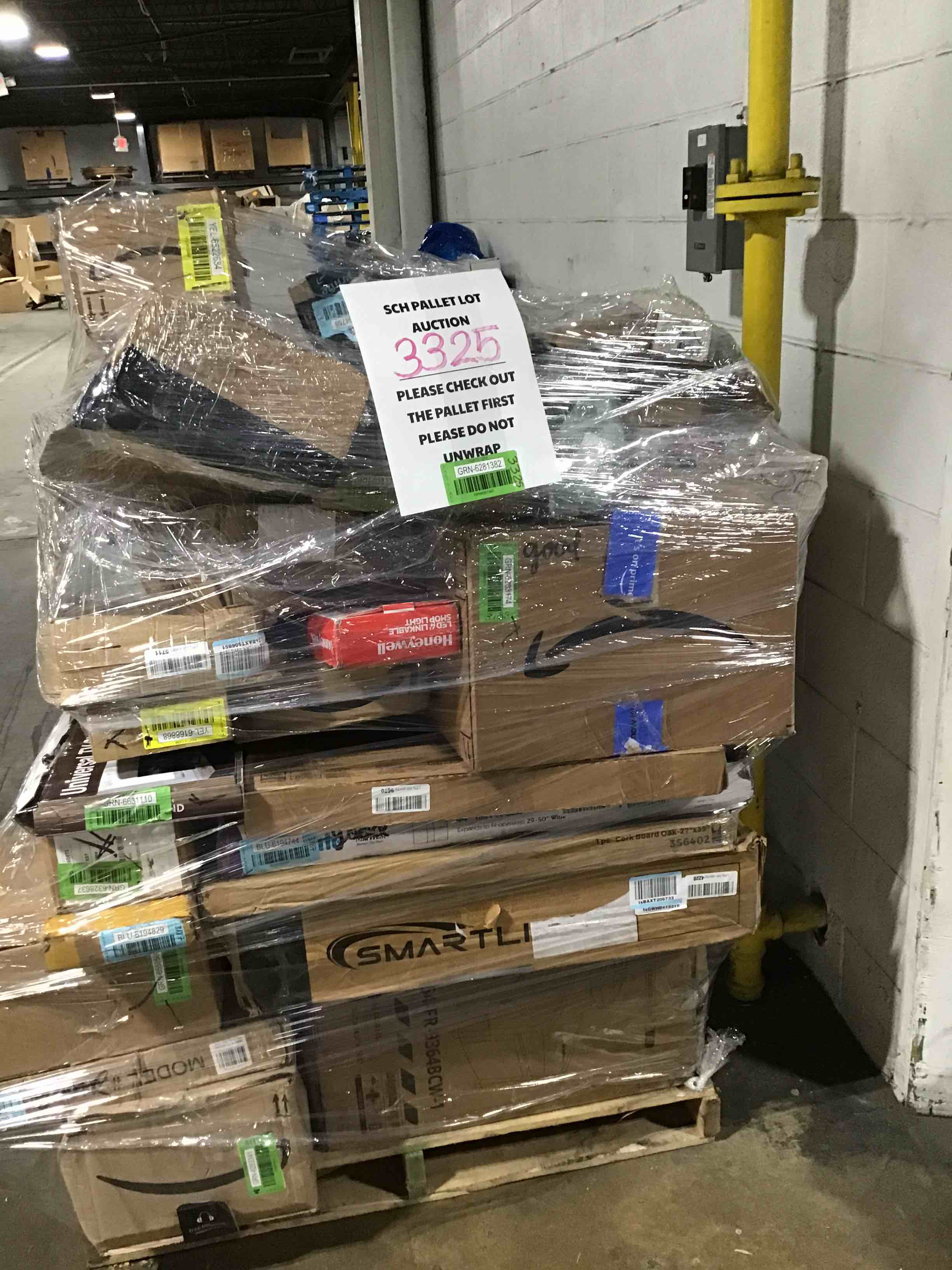 Pallet Lot In furniture and house goods - NONREFUNDABLE