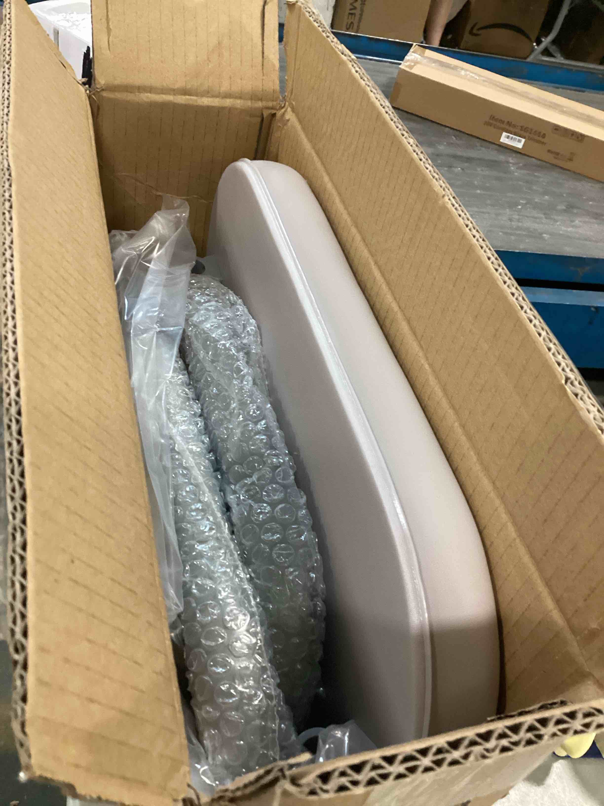 https://s3.amazonaws.com/lotting-images-prod/bidfta/GRN6318336_1712753504260.jpeg
