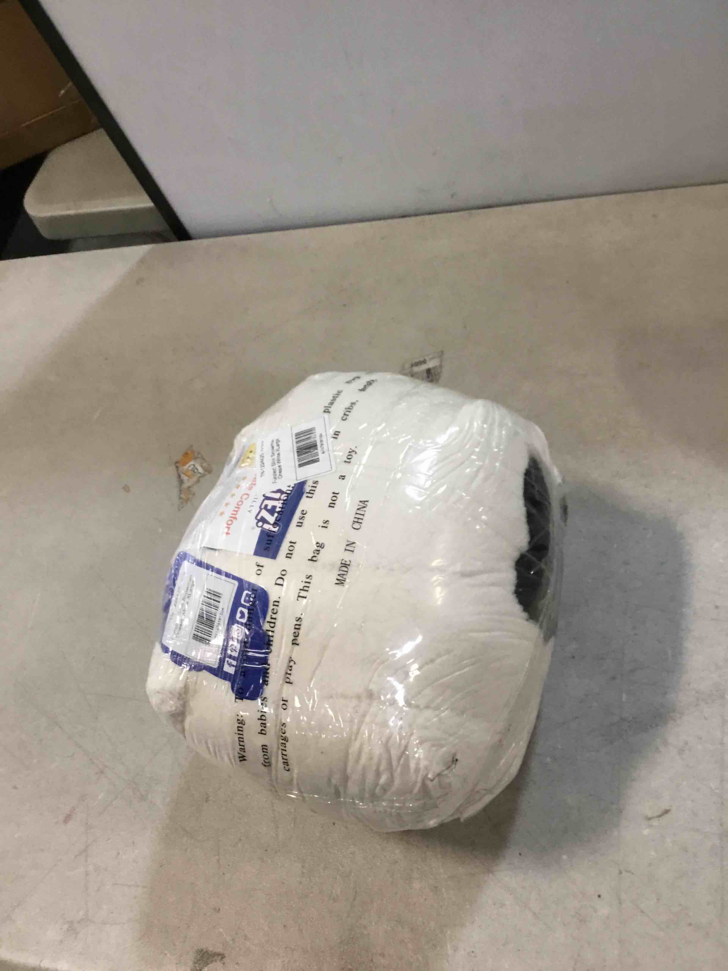 https://s3.amazonaws.com/lotting-images-prod/bidfta/GRN6319246_1712329018697.jpeg
