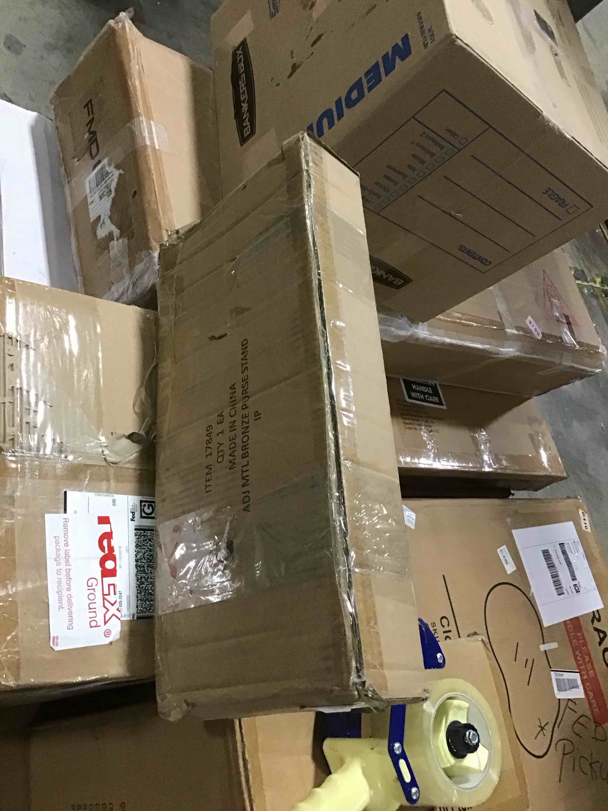 https://s3.amazonaws.com/lotting-images-prod/bidfta/GRN6325457_1714564838252.jpeg