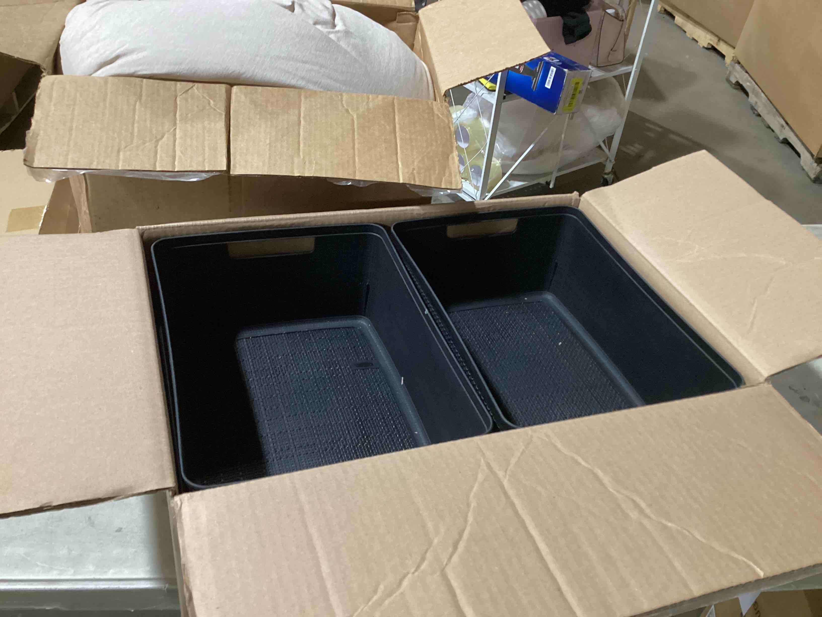 https://s3.amazonaws.com/lotting-images-prod/bidfta/GRN6329743_1715266605621.jpeg