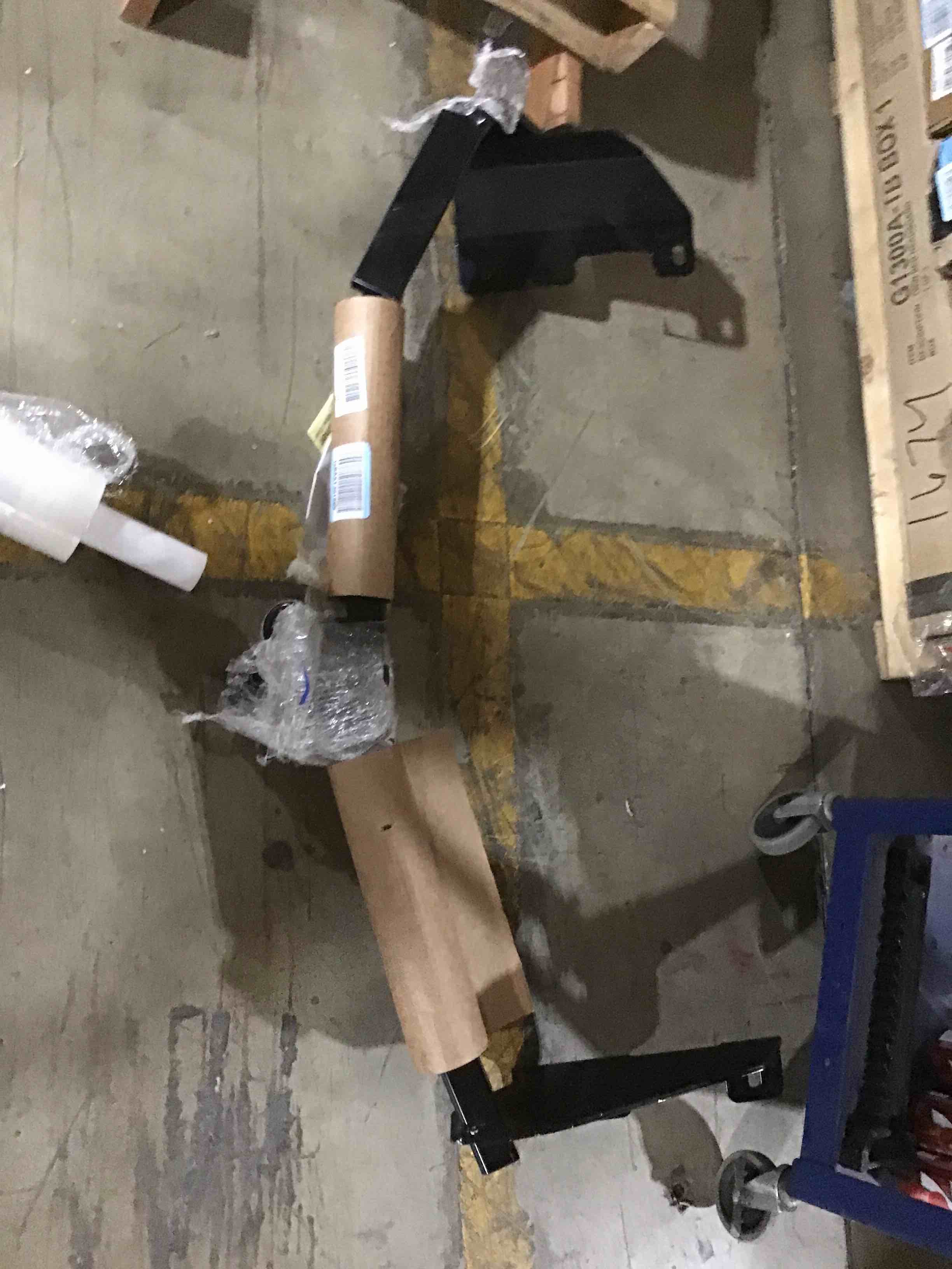 https://s3.amazonaws.com/lotting-images-prod/bidfta/GRN6332040_1713281786182.jpeg