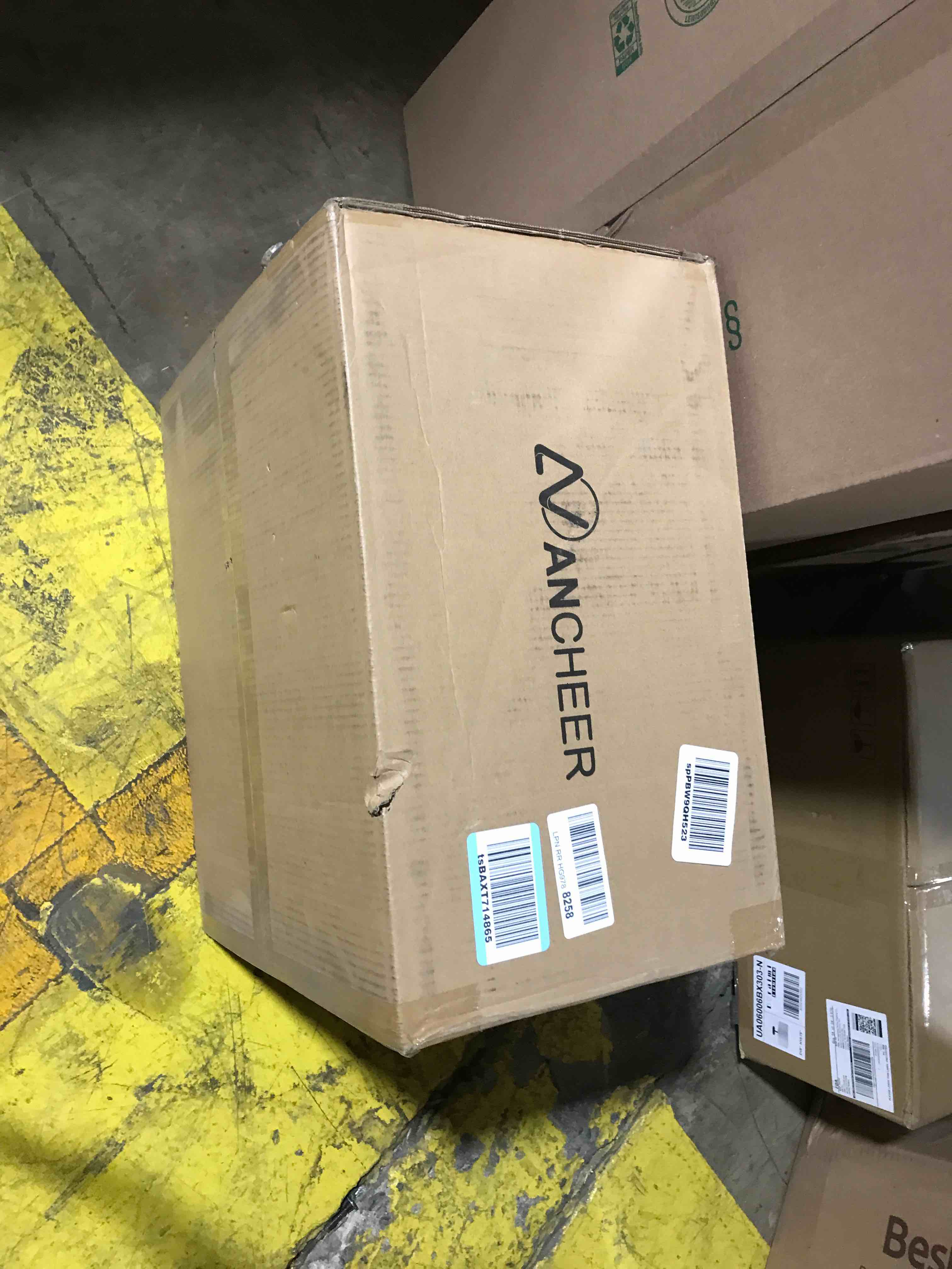 https://s3.amazonaws.com/lotting-images-prod/bidfta/GRN6335468_1712151151788.jpeg