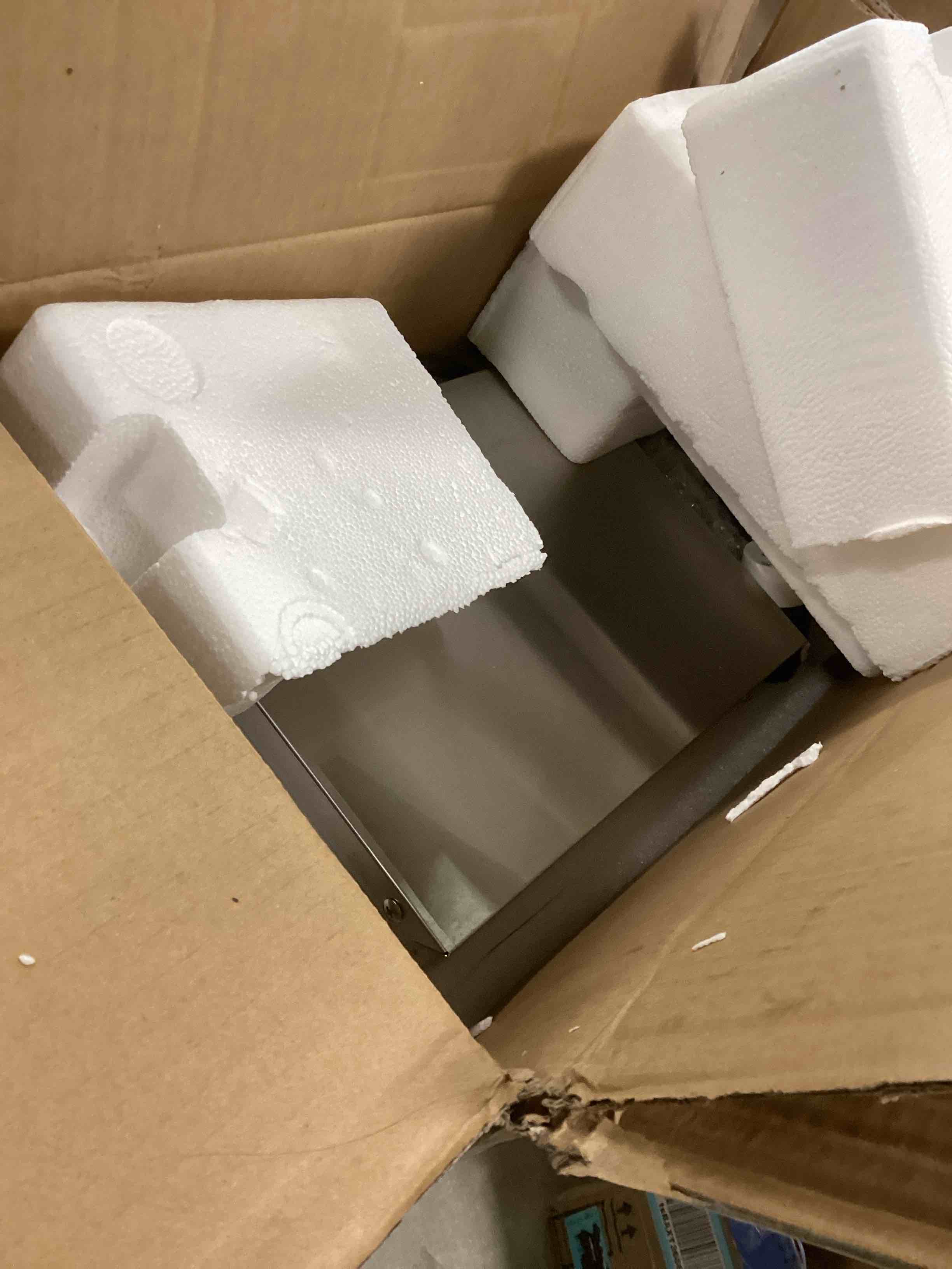 https://s3.amazonaws.com/lotting-images-prod/bidfta/GRN6344751_1711807037970.jpeg