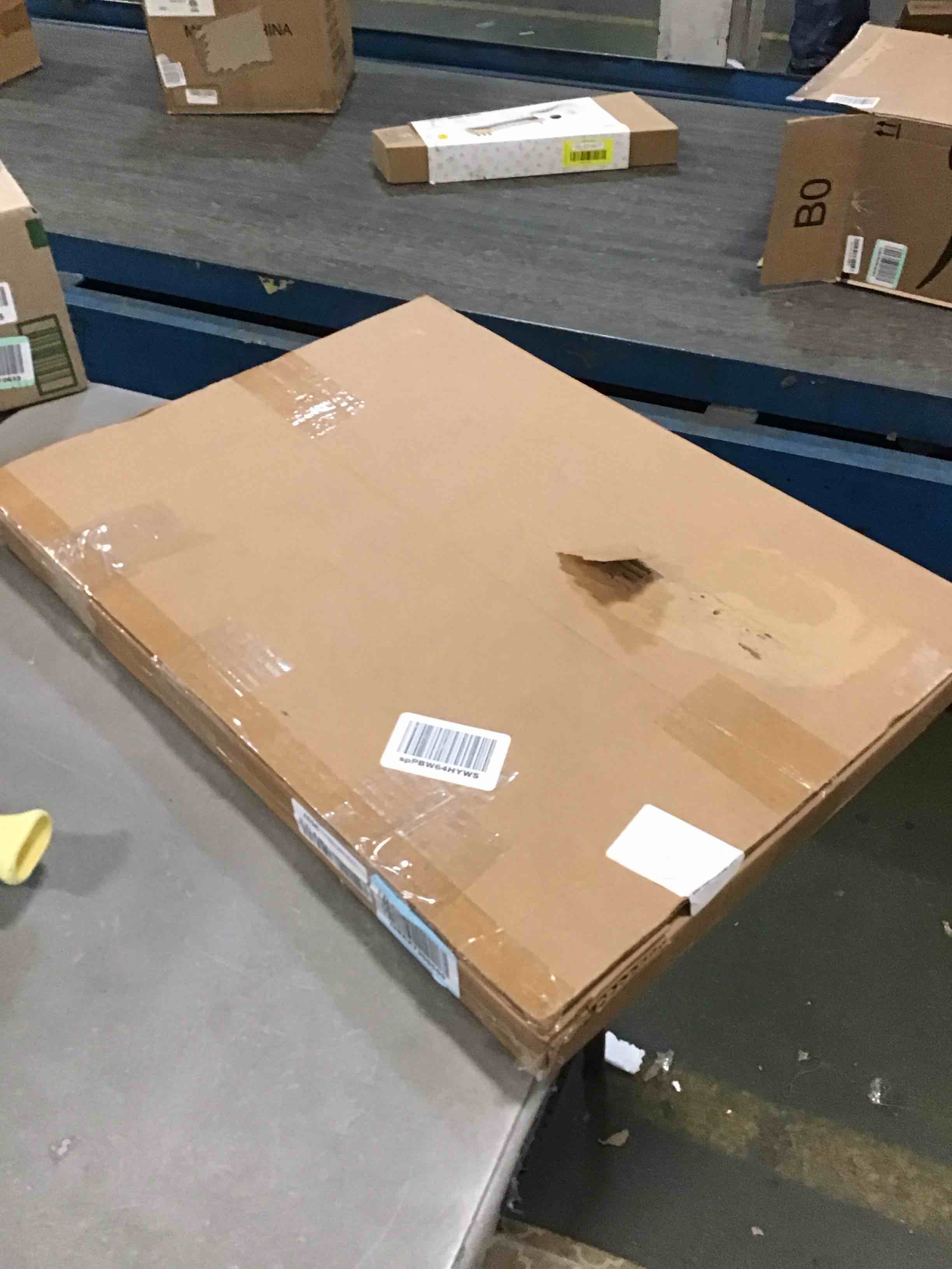 https://s3.amazonaws.com/lotting-images-prod/bidfta/GRN6347027_1711632582479.jpeg