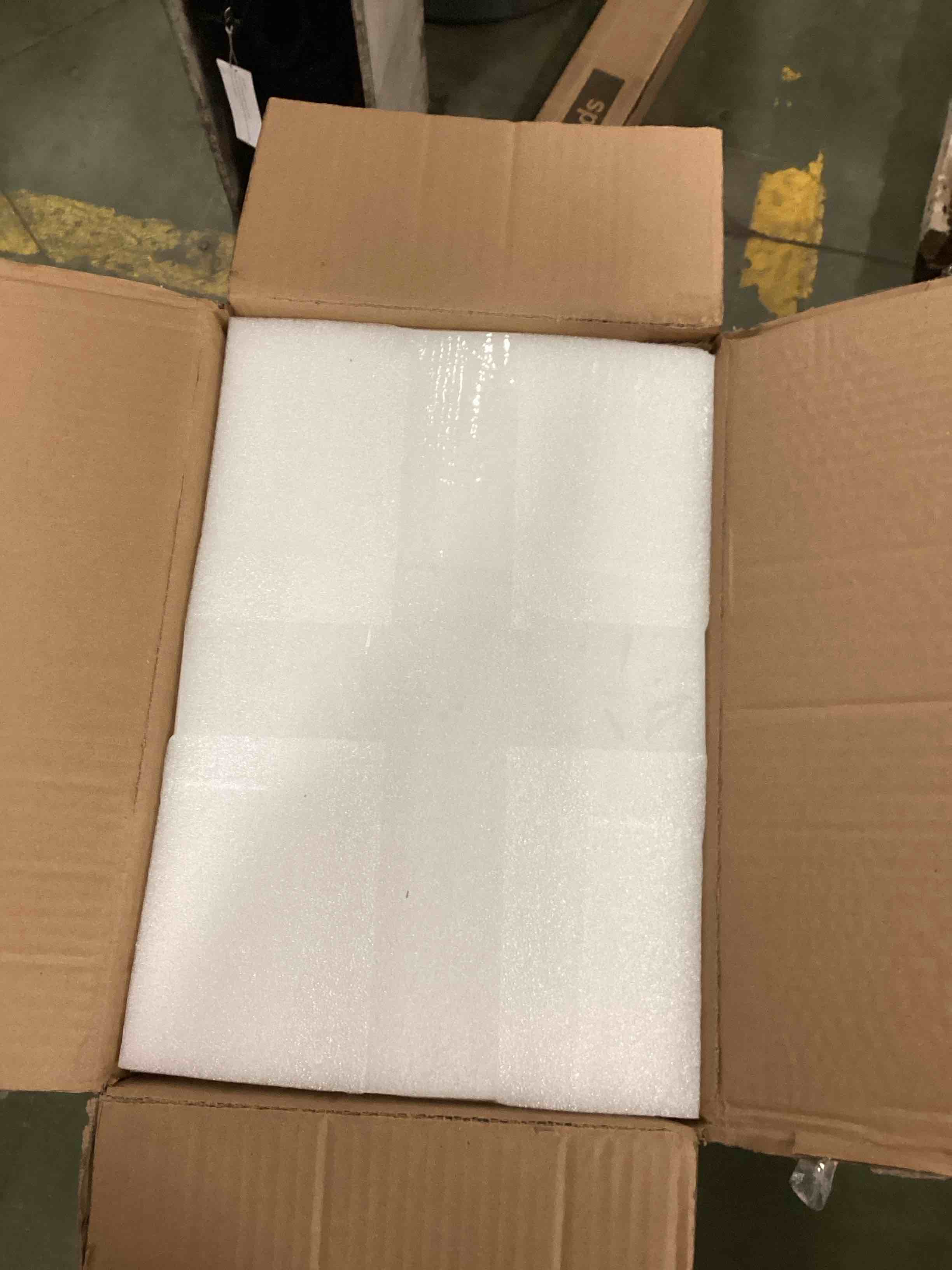 https://s3.amazonaws.com/lotting-images-prod/bidfta/GRN6350575_1712582997774.jpeg
