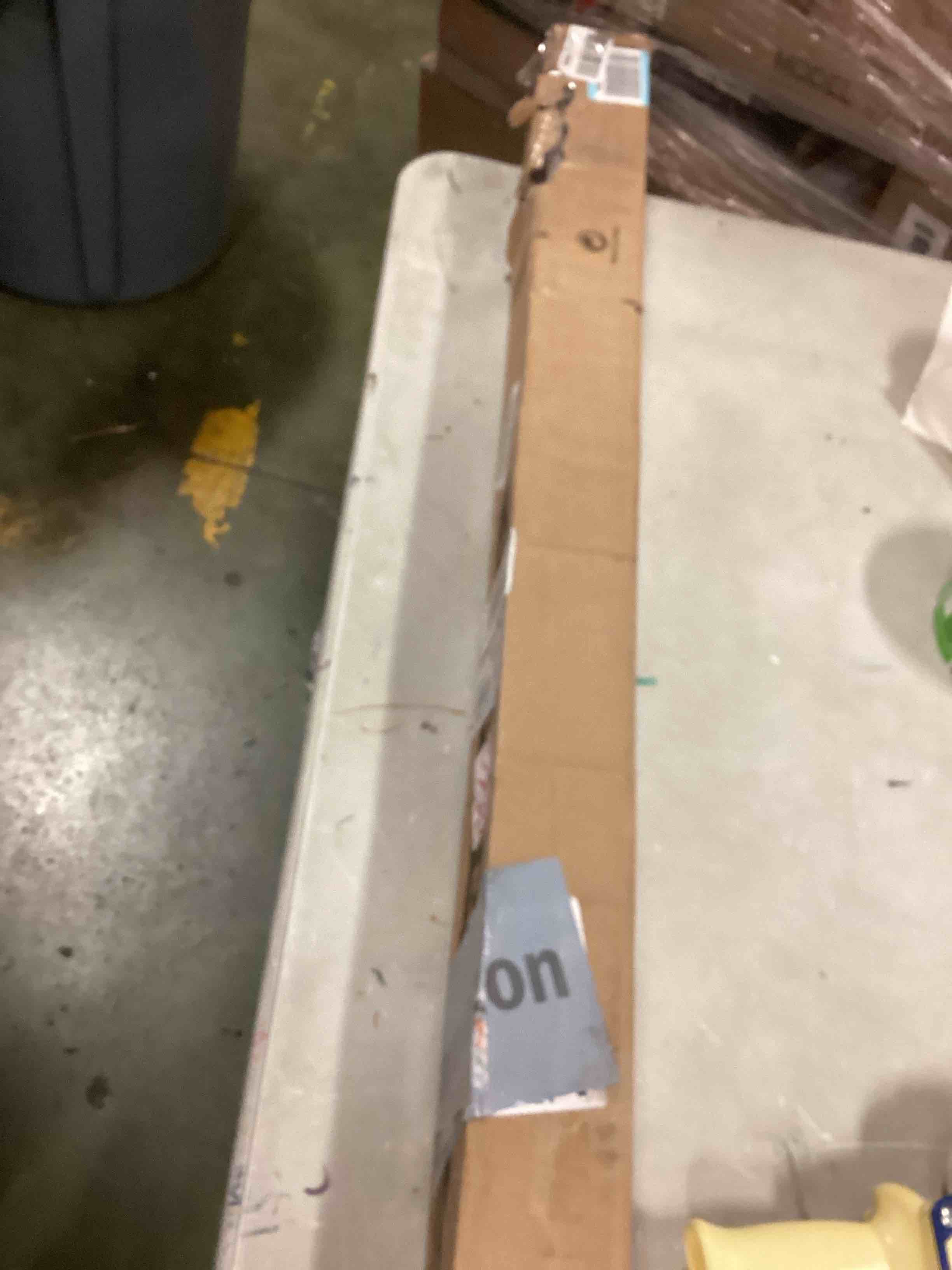https://s3.amazonaws.com/lotting-images-prod/bidfta/GRN6350582_1712586448427.jpeg