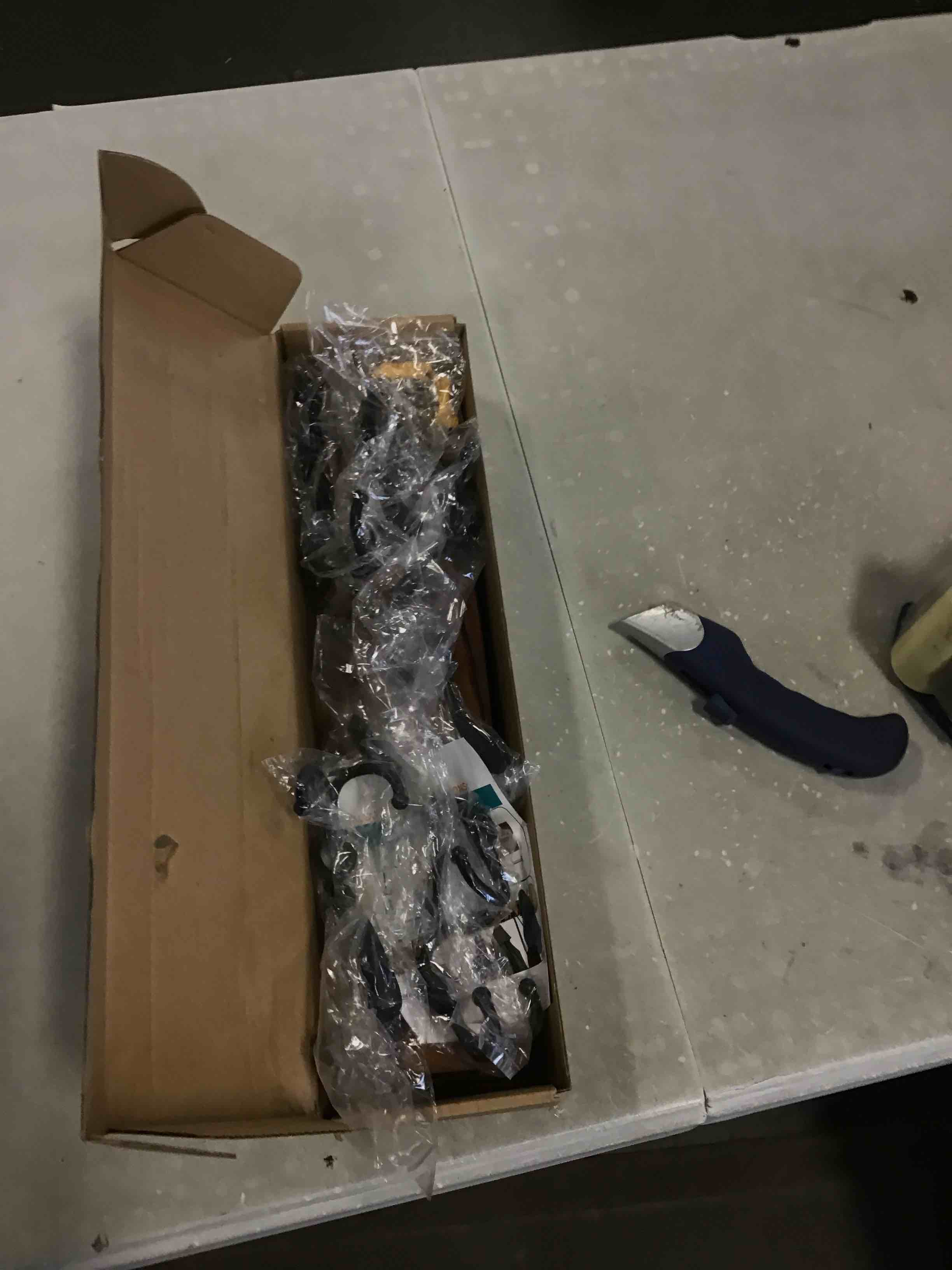 https://s3.amazonaws.com/lotting-images-prod/bidfta/GRN6352604_1717591939408.jpeg