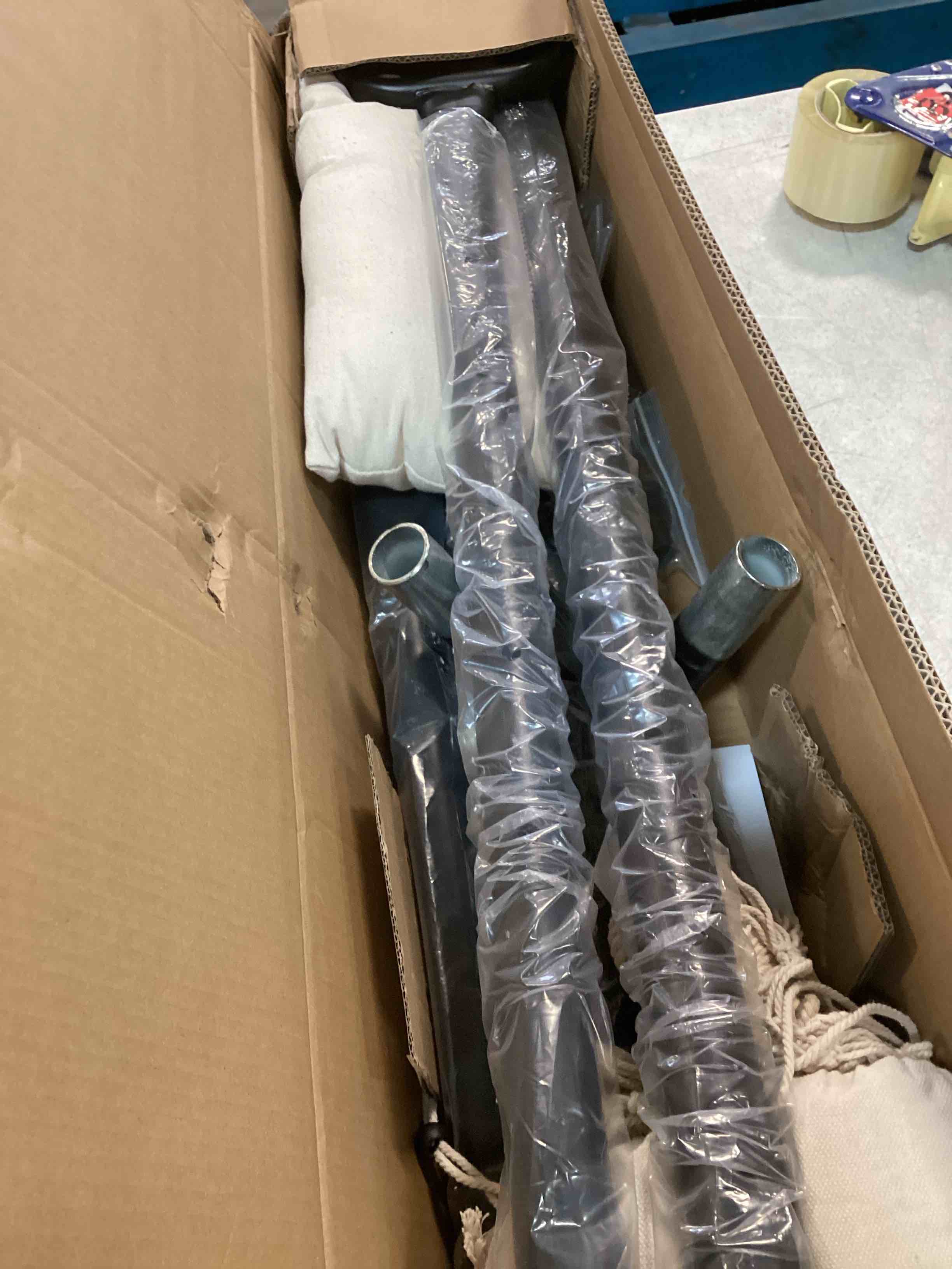 https://s3.amazonaws.com/lotting-images-prod/bidfta/GRN6380296_1721832483895.jpeg
