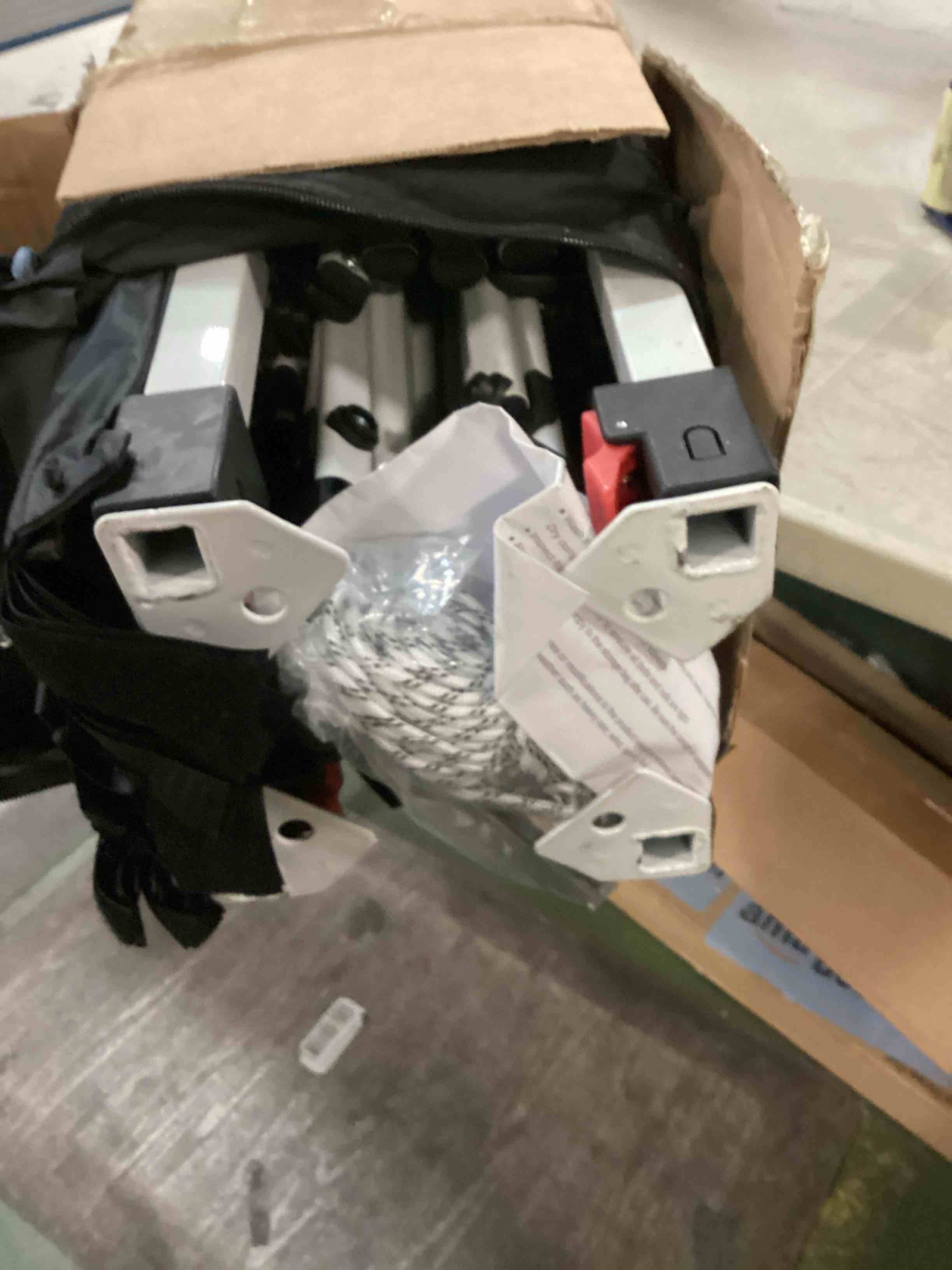 https://s3.amazonaws.com/lotting-images-prod/bidfta/GRN6381643_1721711710674.jpeg