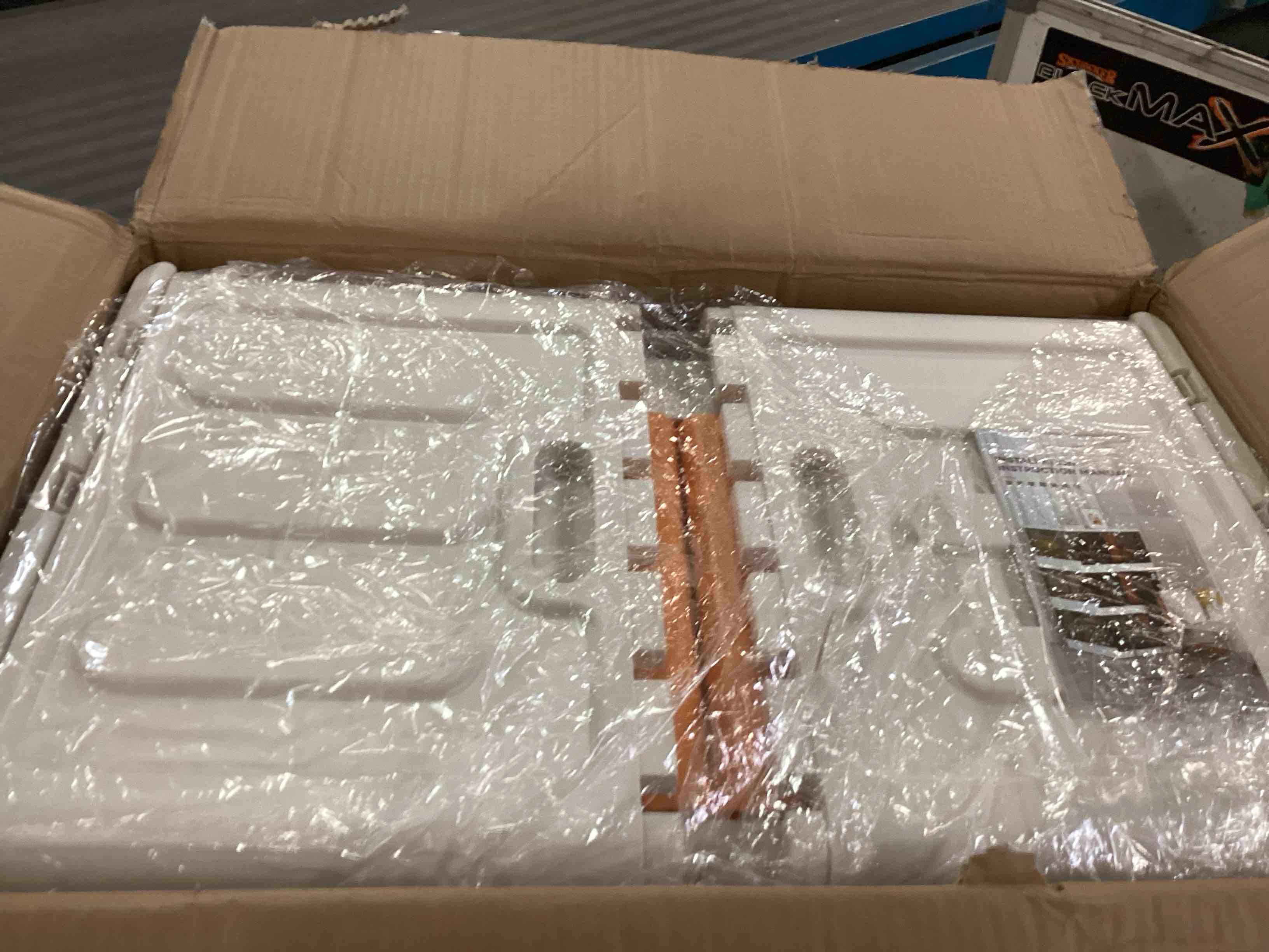 https://s3.amazonaws.com/lotting-images-prod/bidfta/GRN6381651_1721769839832.jpeg