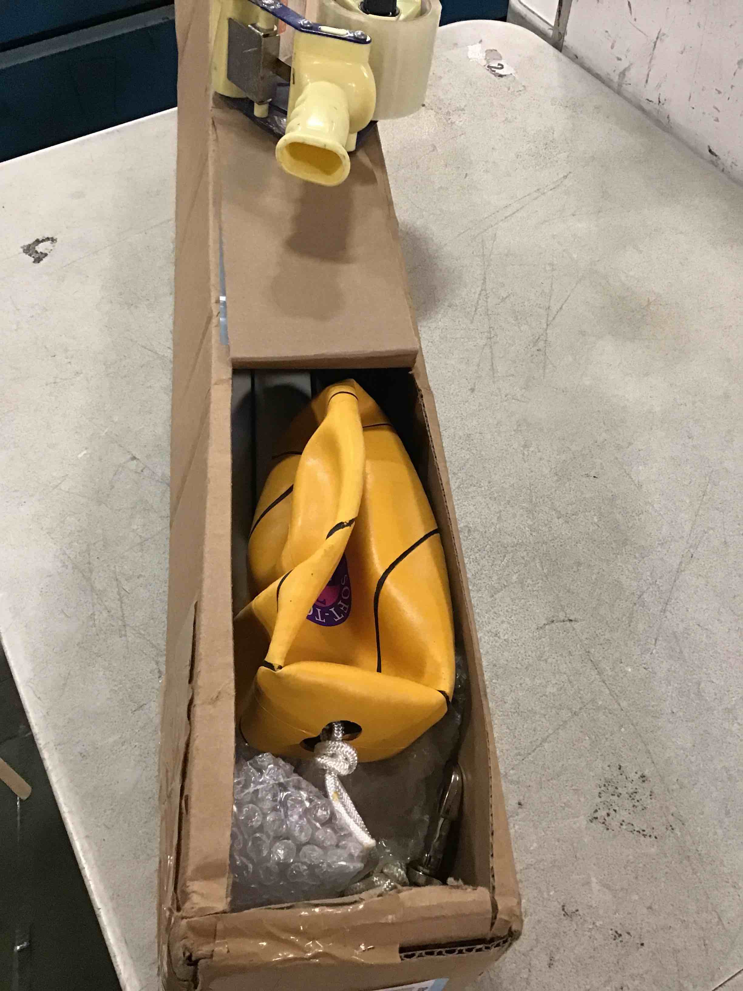 https://s3.amazonaws.com/lotting-images-prod/bidfta/GRN6381855_1721865506047.jpeg