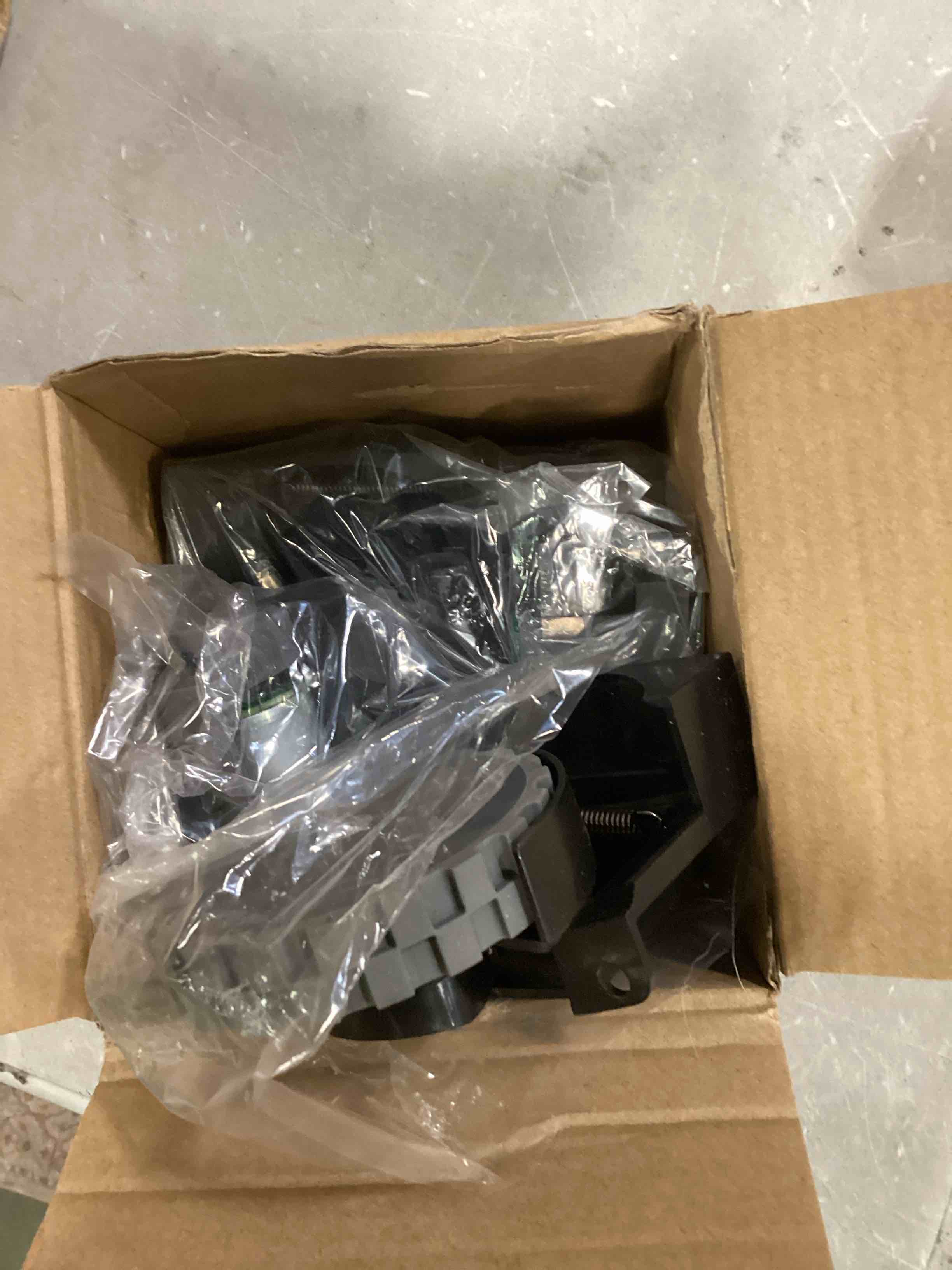 https://s3.amazonaws.com/lotting-images-prod/bidfta/GRN6381977_1721942653623.jpeg