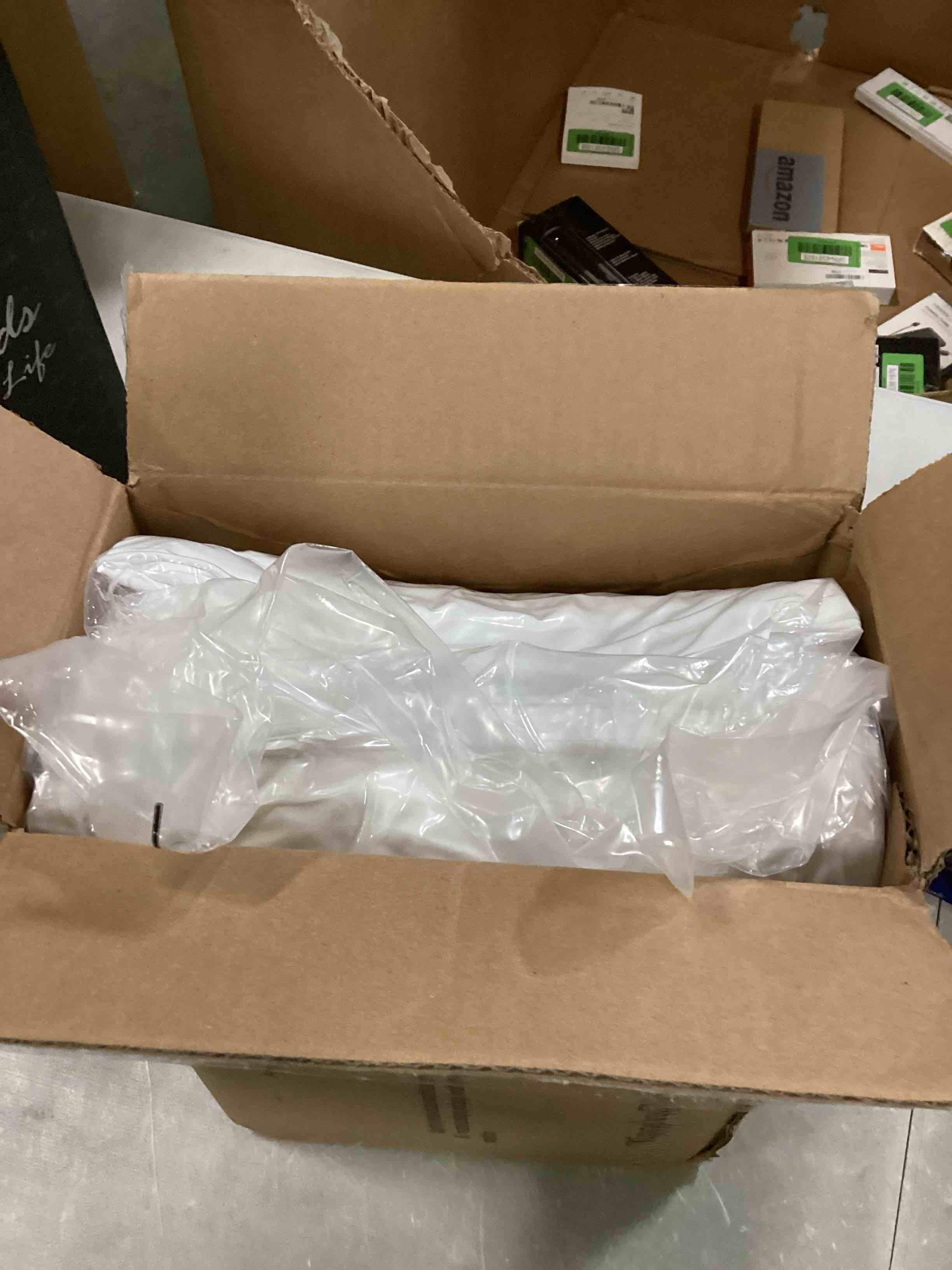 https://s3.amazonaws.com/lotting-images-prod/bidfta/GRN6381978_1721942720883.jpeg