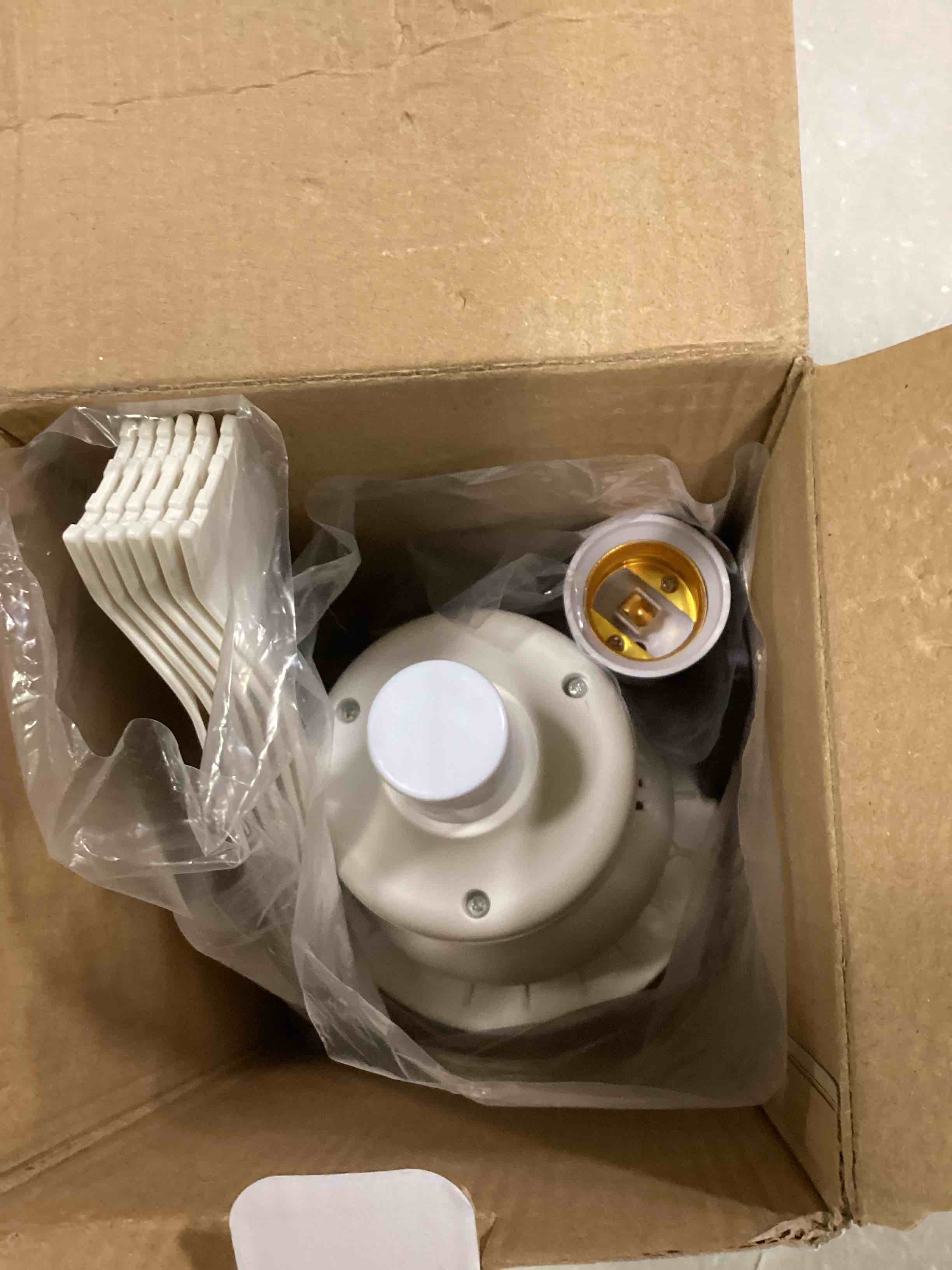 https://s3.amazonaws.com/lotting-images-prod/bidfta/GRN6382032_1721947361030.jpeg