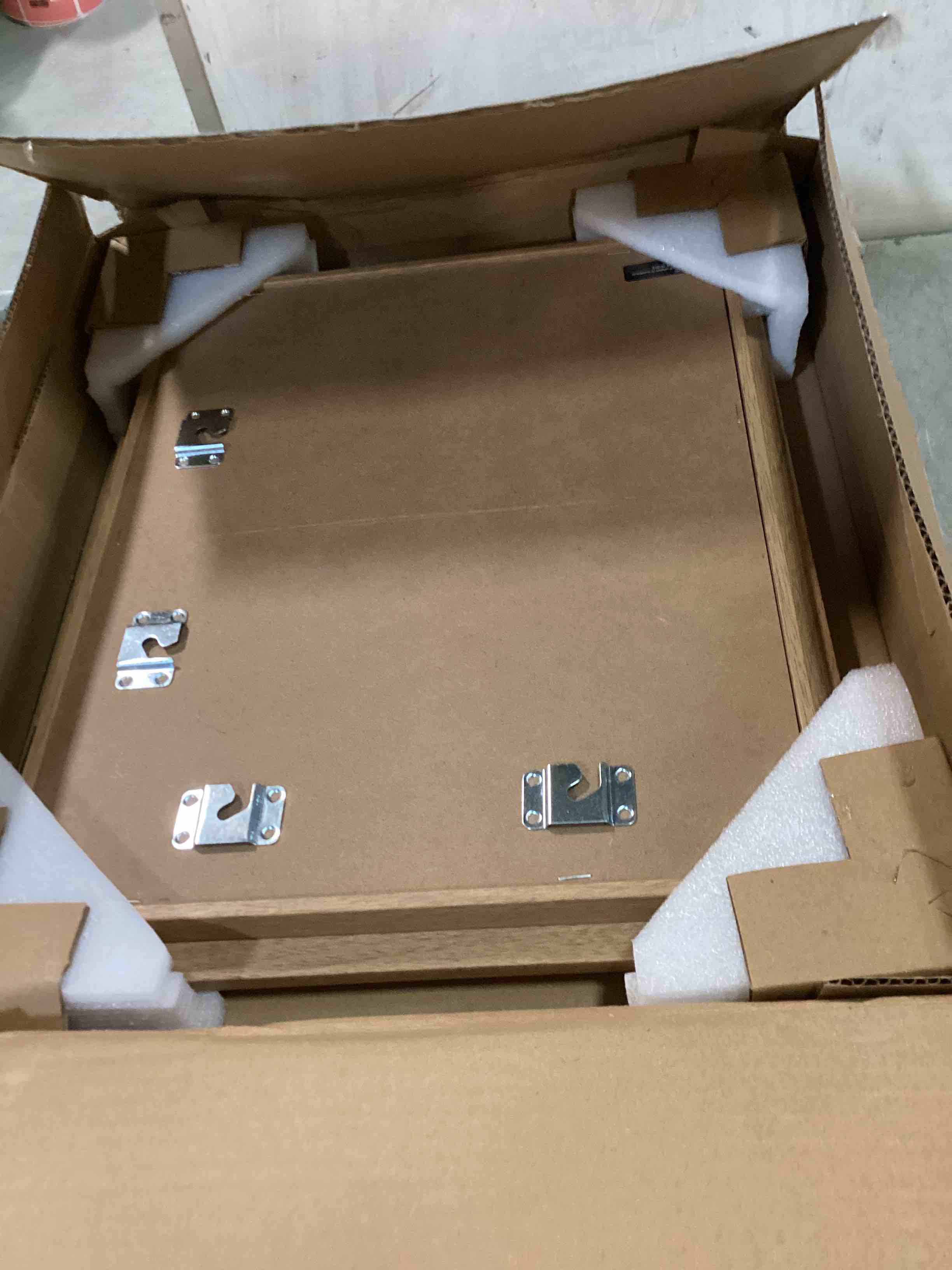 https://s3.amazonaws.com/lotting-images-prod/bidfta/GRN6382526_1722083666350.jpeg