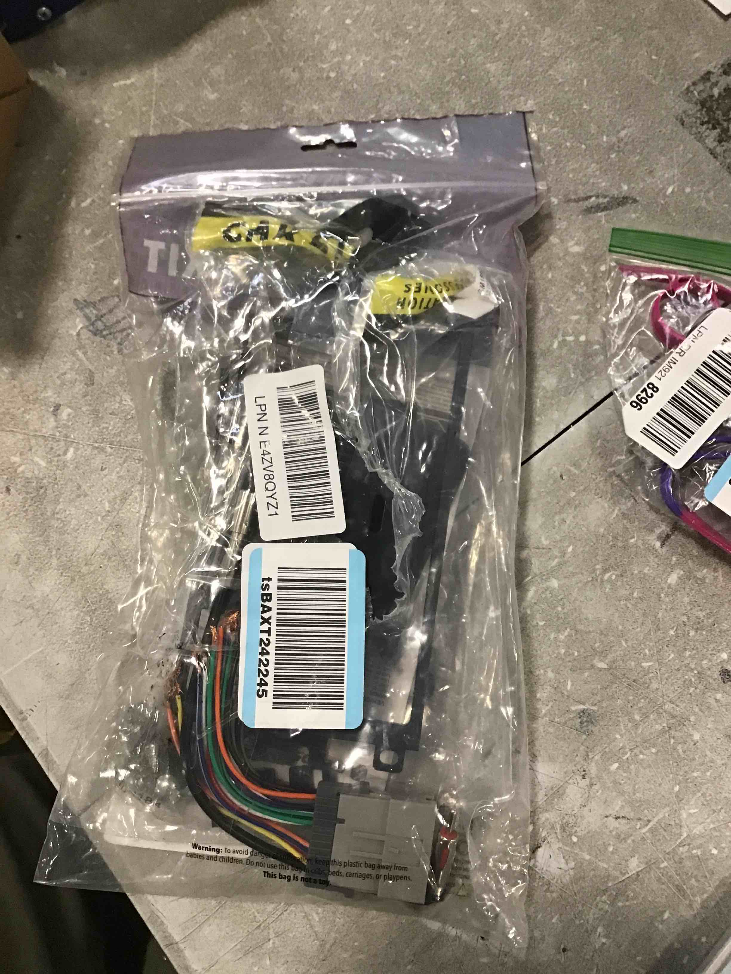 https://s3.amazonaws.com/lotting-images-prod/bidfta/GRN6386825_1722465583385.jpeg
