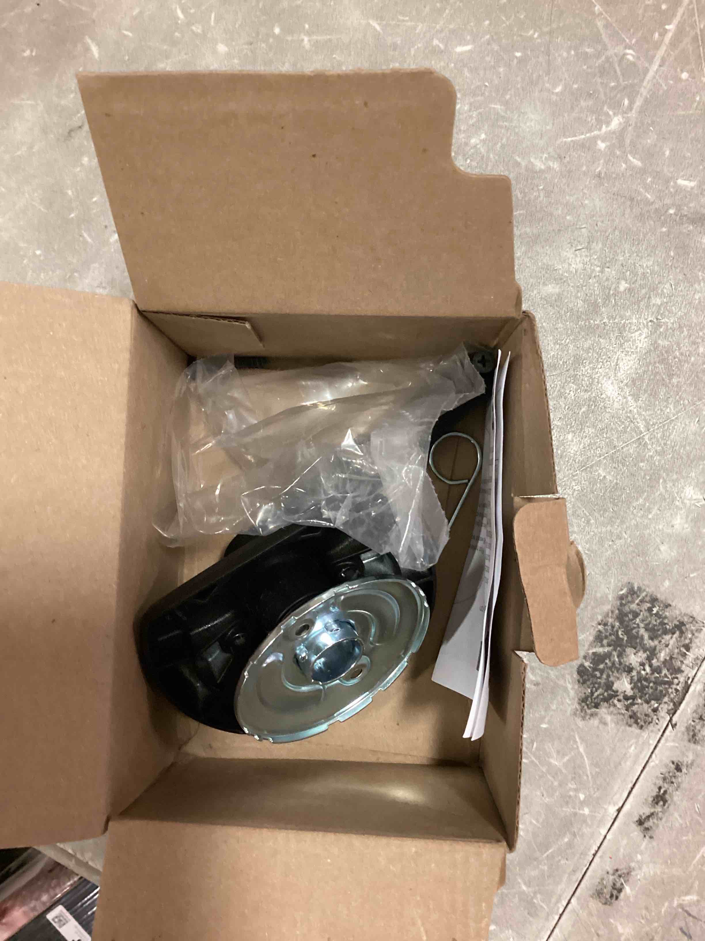 https://s3.amazonaws.com/lotting-images-prod/bidfta/GRN6387861_1721943993535.jpeg